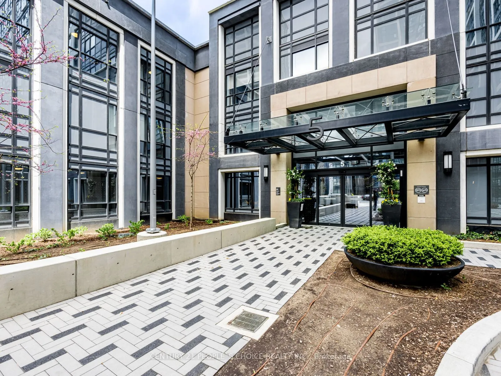 5 Mabelle Avenue, #2532