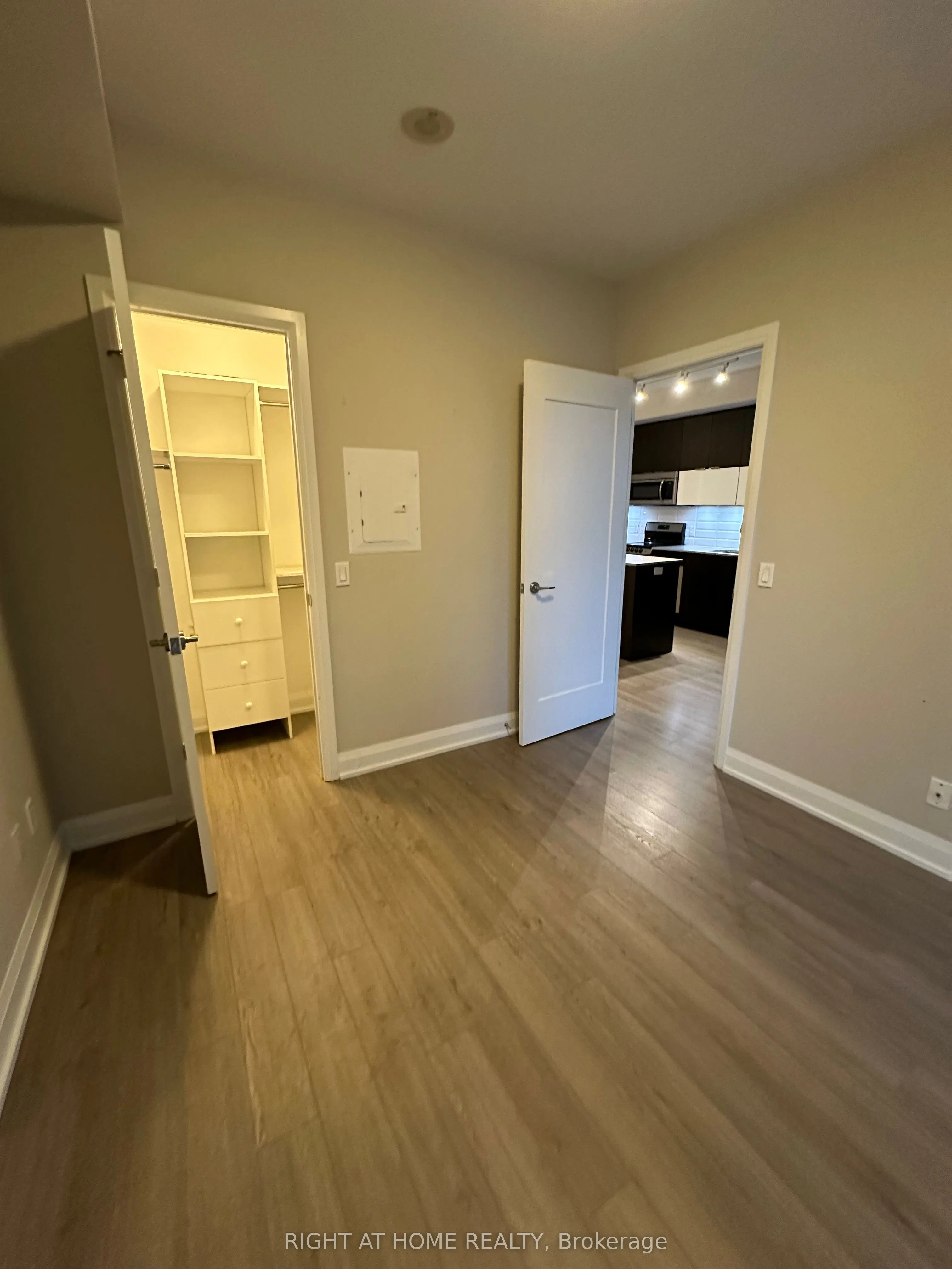 56 ANNIE CRAIG Drive, #1011