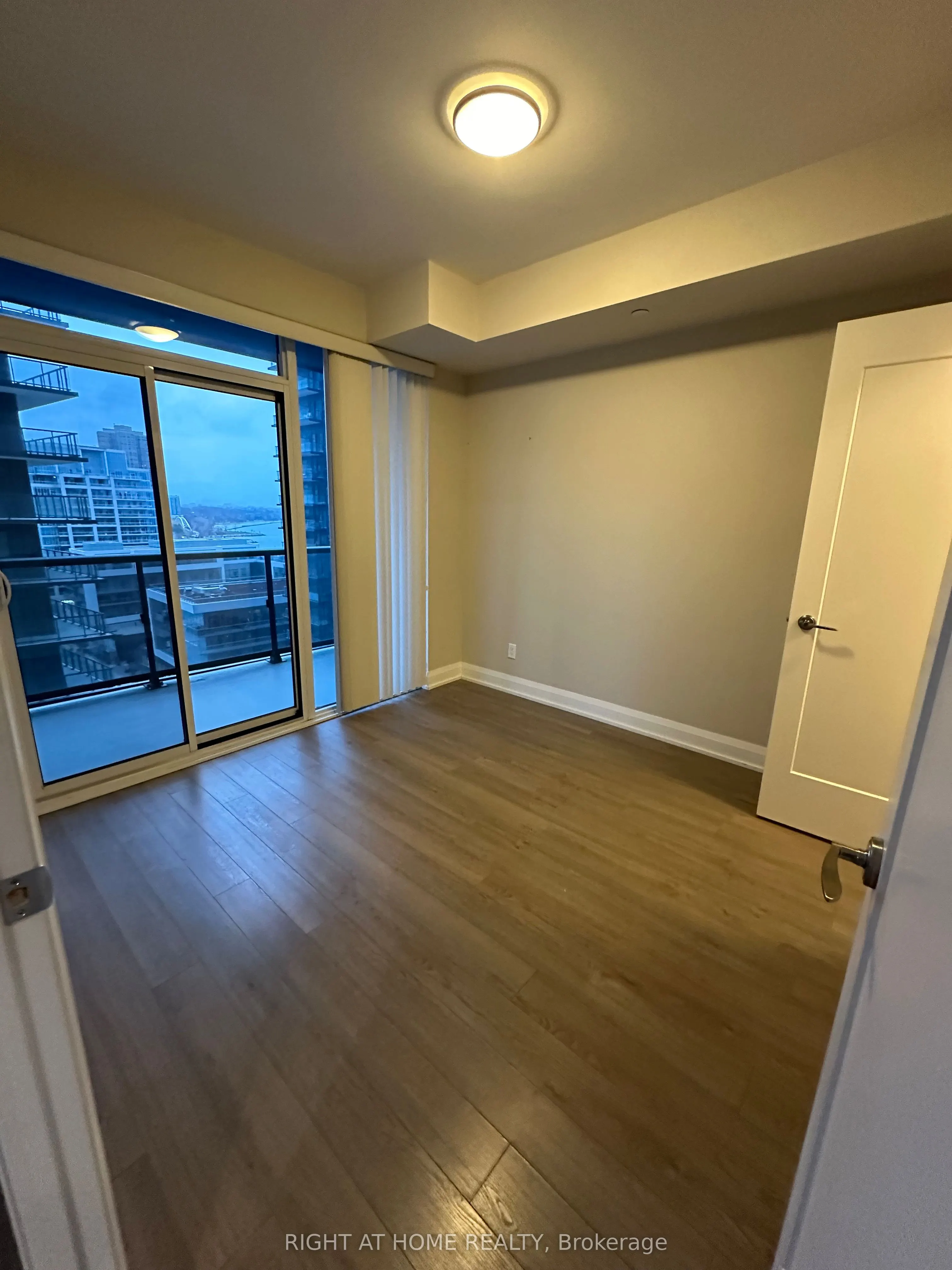 56 ANNIE CRAIG Drive, #1011