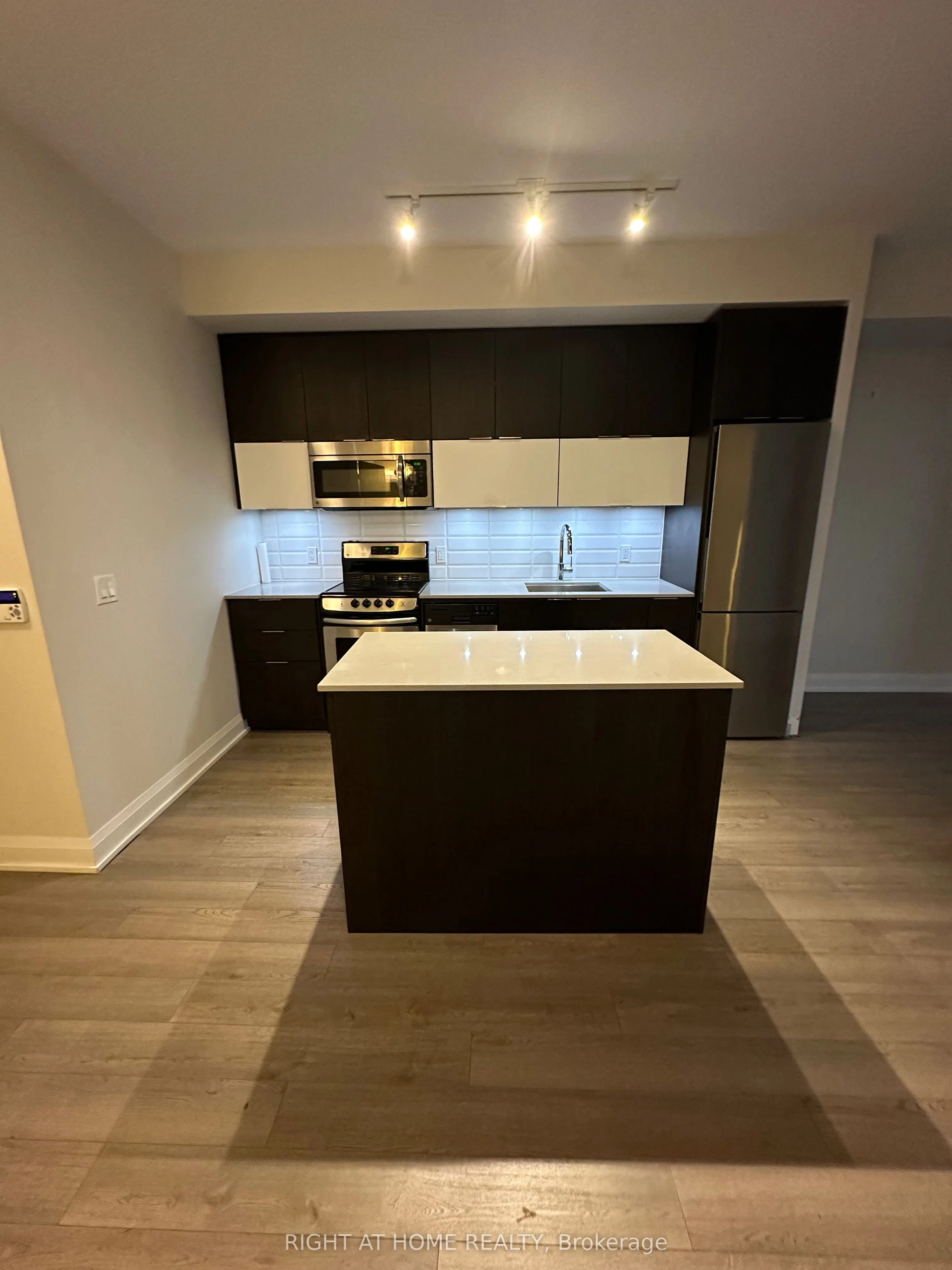 56 ANNIE CRAIG Drive, #1011