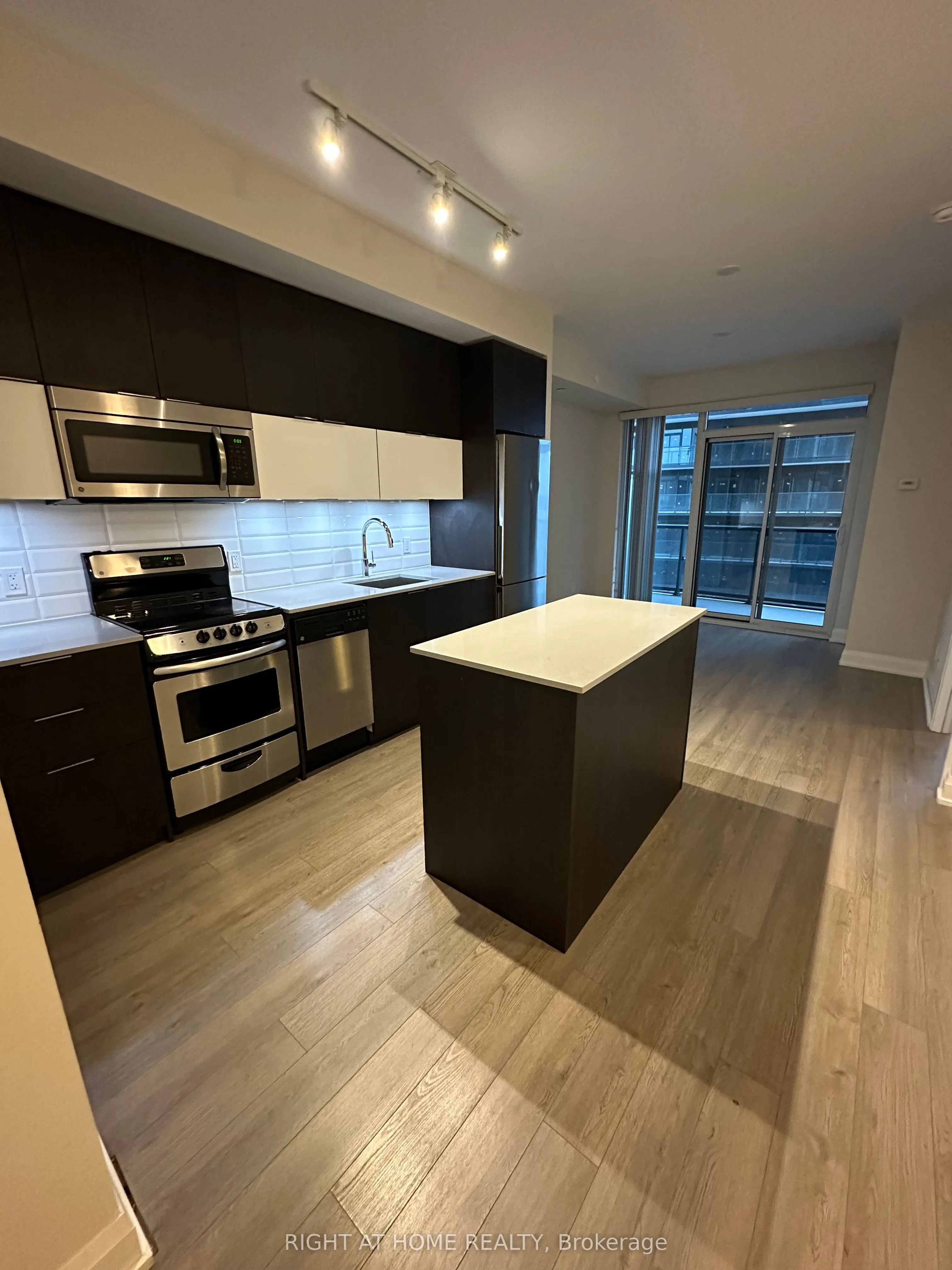 56 ANNIE CRAIG Drive, #1011