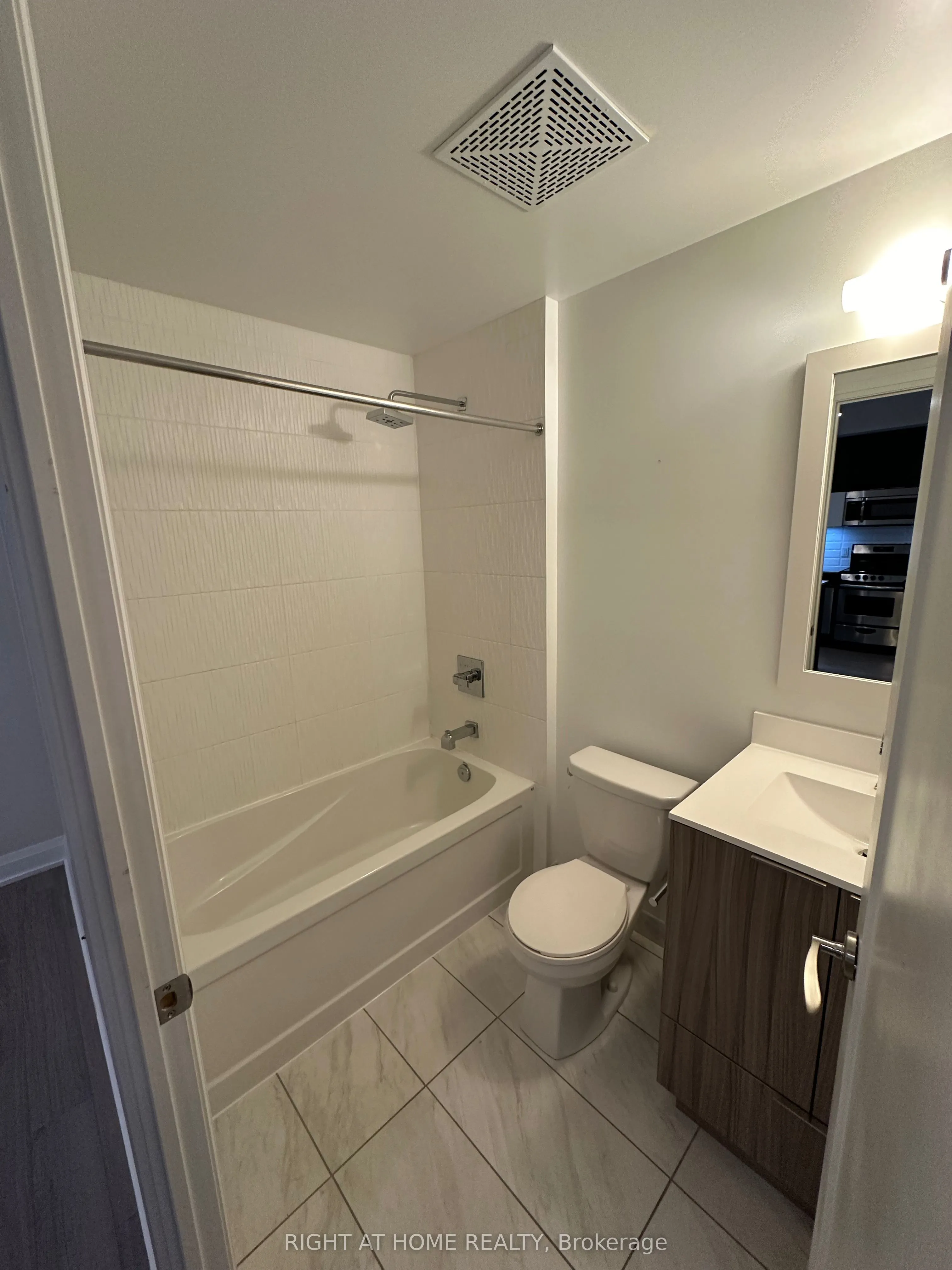56 ANNIE CRAIG Drive, #1011