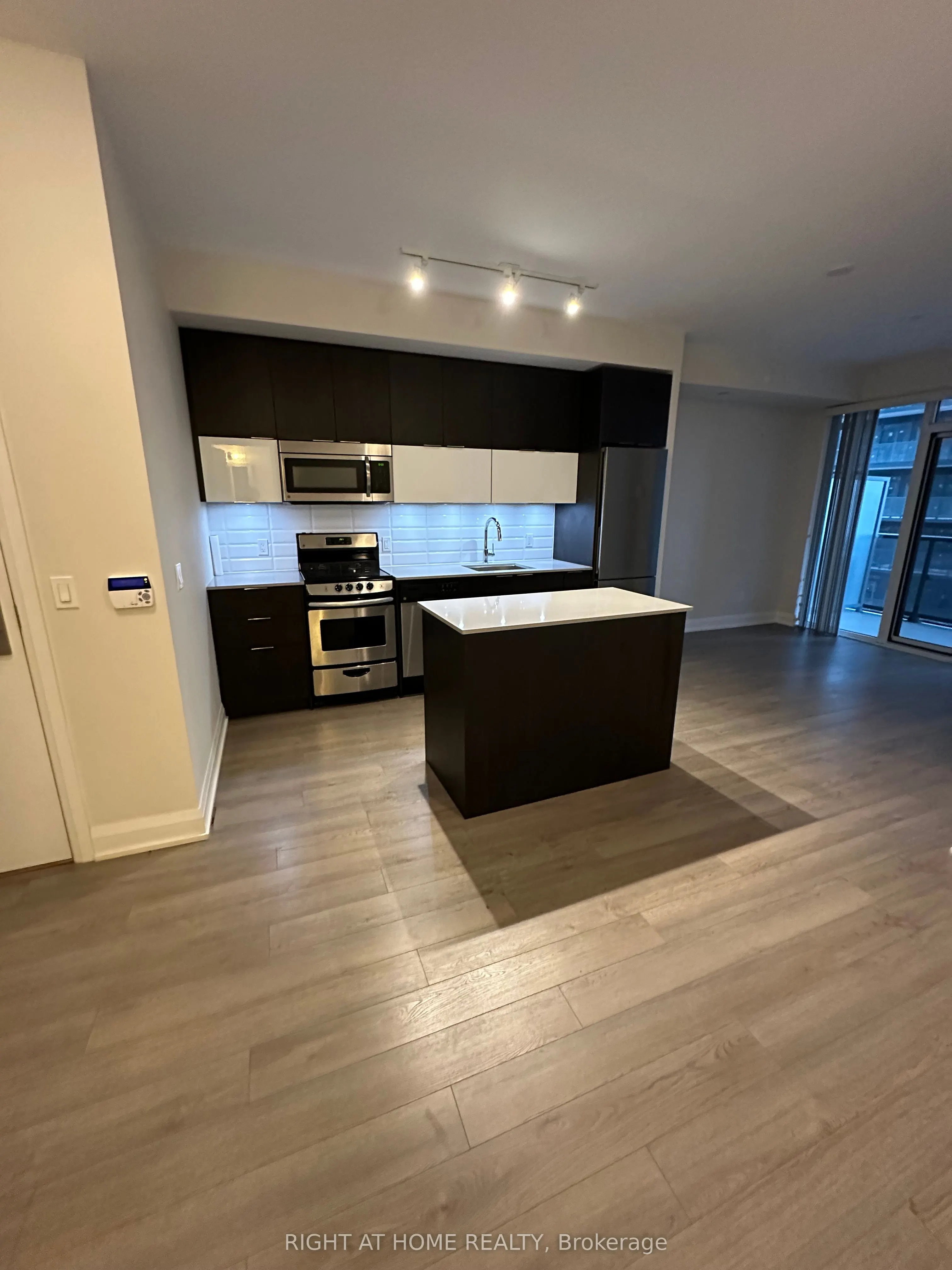 56 ANNIE CRAIG Drive, #1011