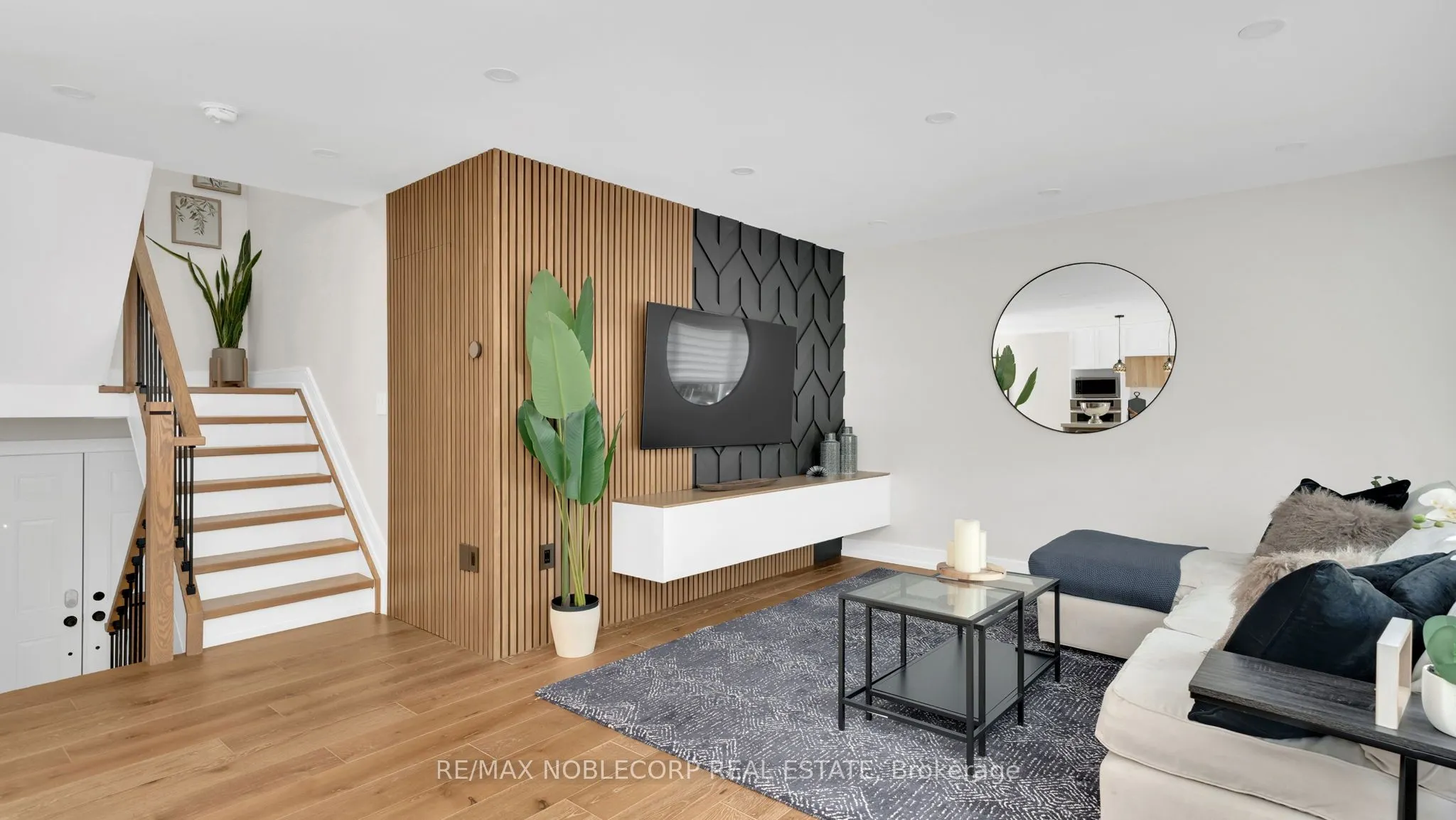199 Ellwood Drive W