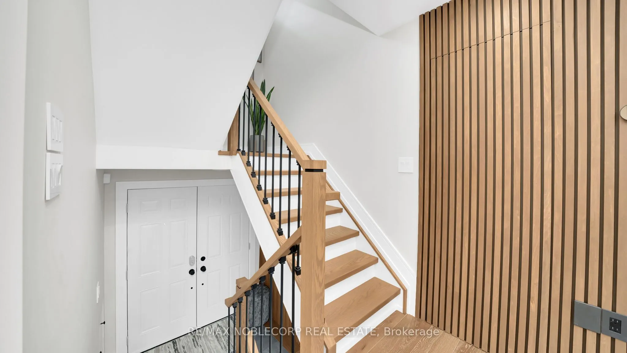 199 Ellwood Drive W
