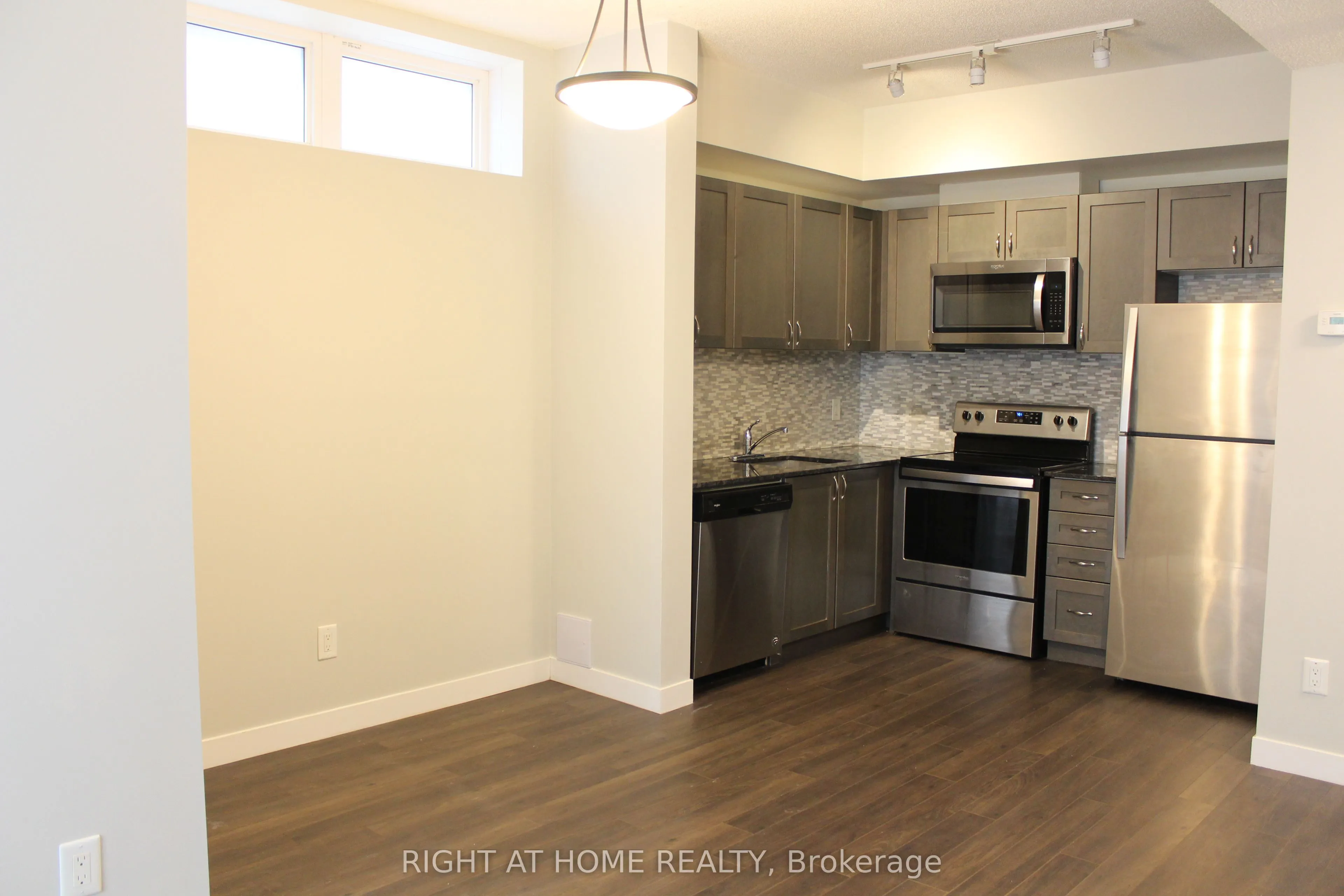 6 Bicknell Avenue, #17