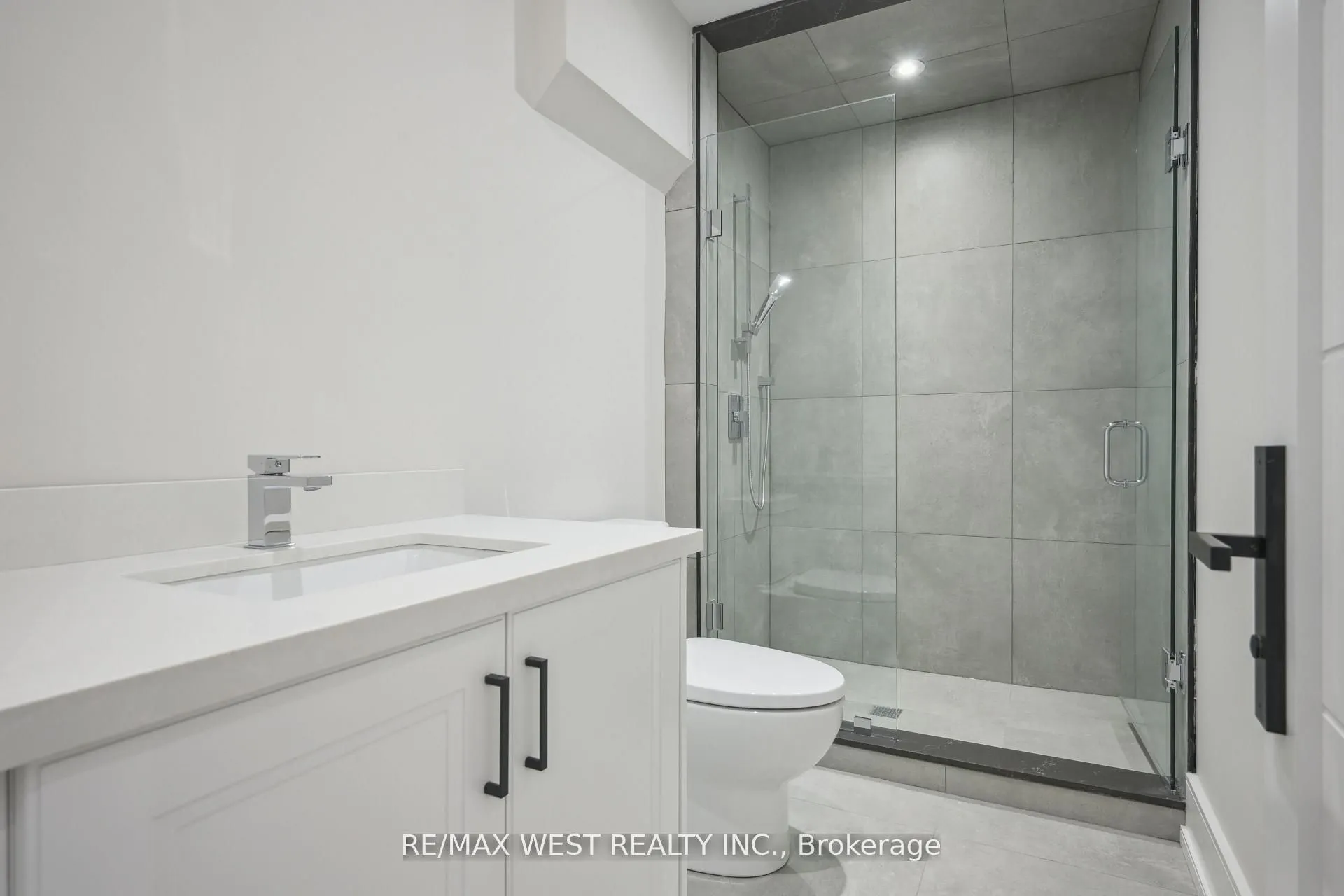 12B Foch Avenue
