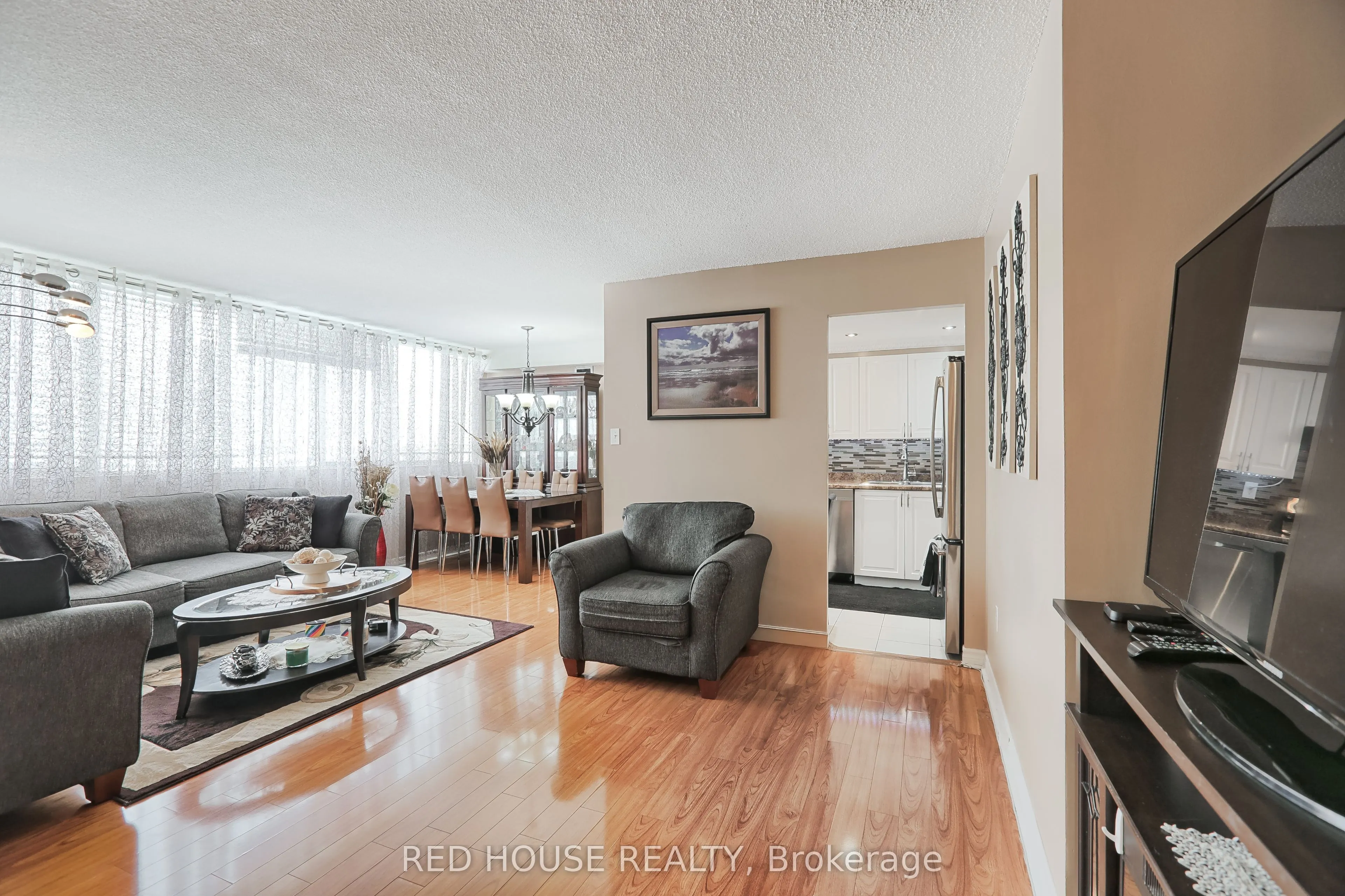 3590 Kaneff Crescent, #705
