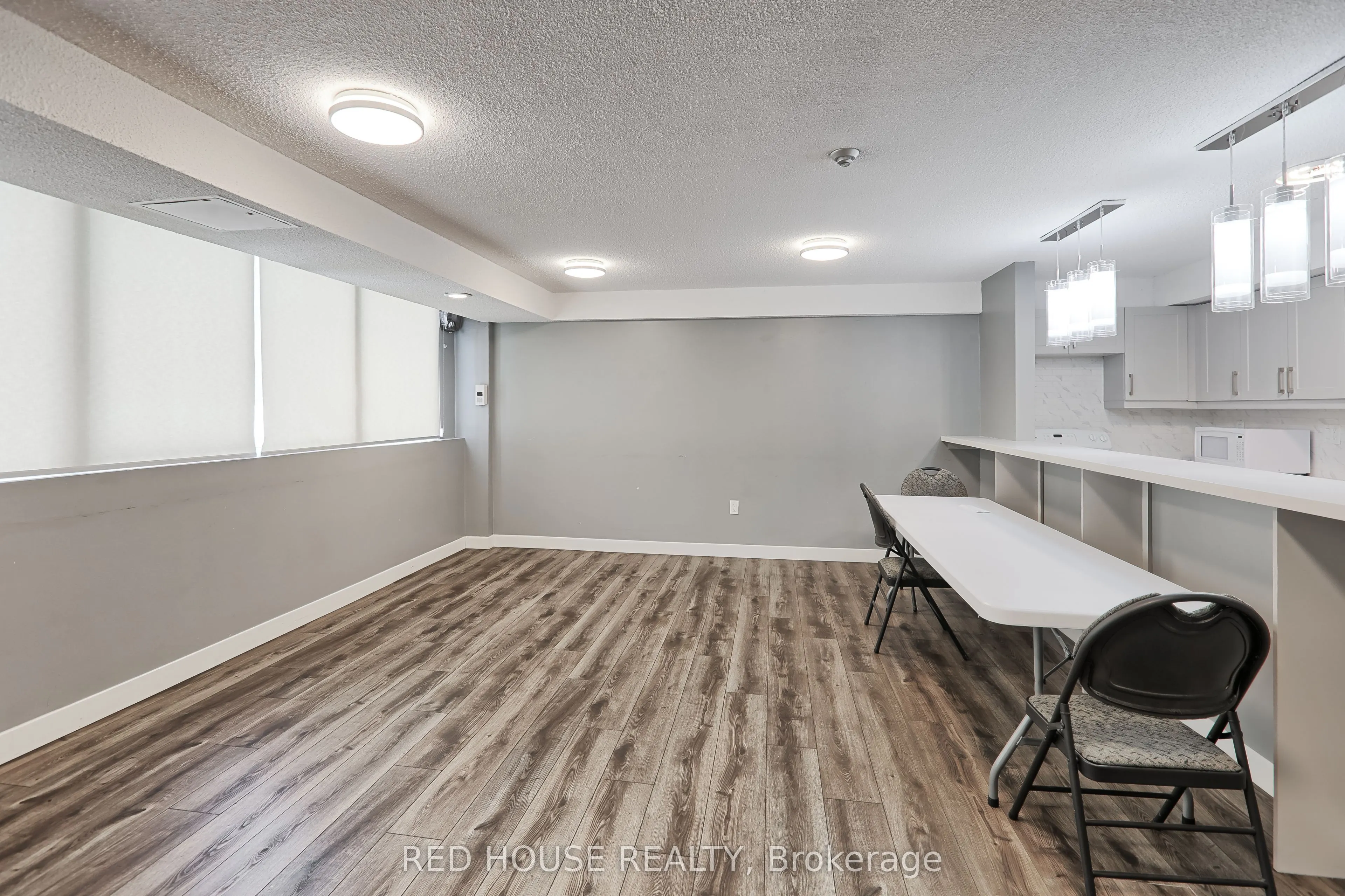 3590 Kaneff Crescent, #705