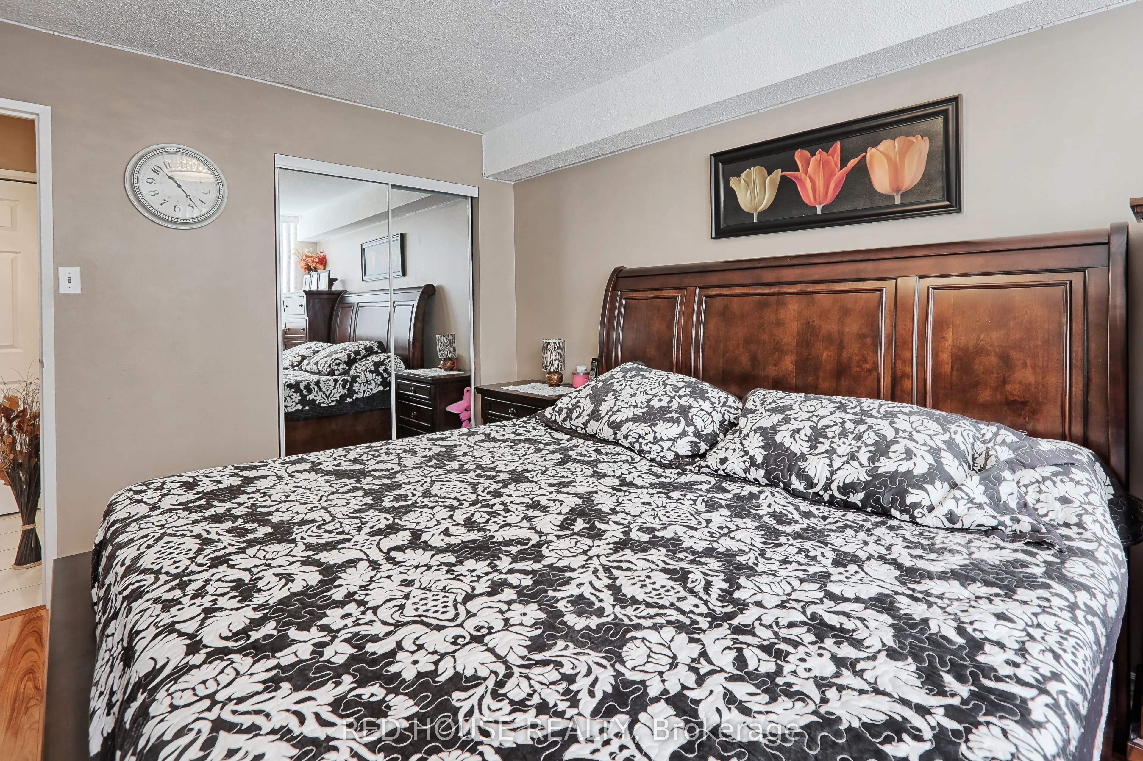 3590 Kaneff Crescent, #705
