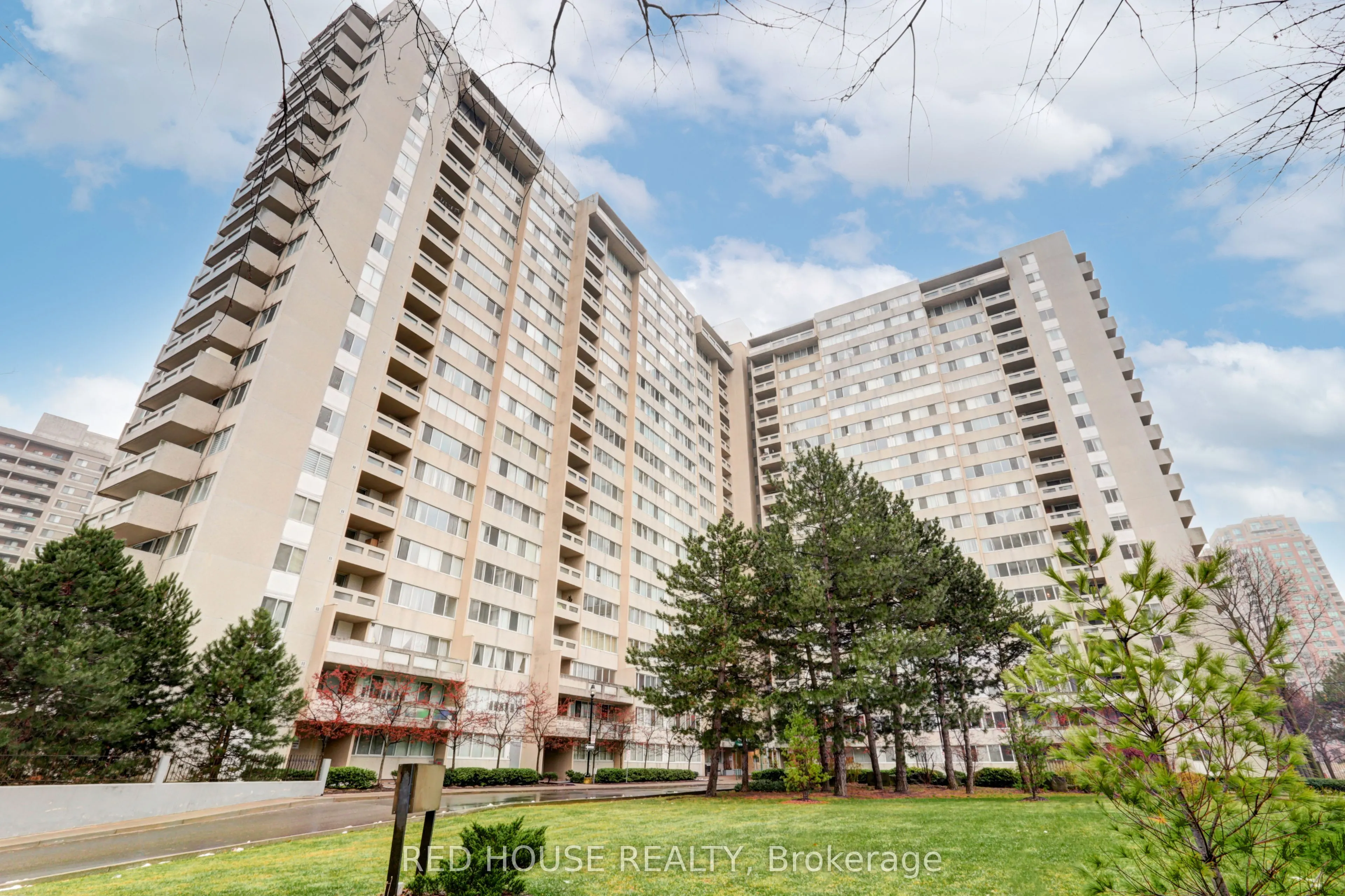 3590 Kaneff Crescent, #705