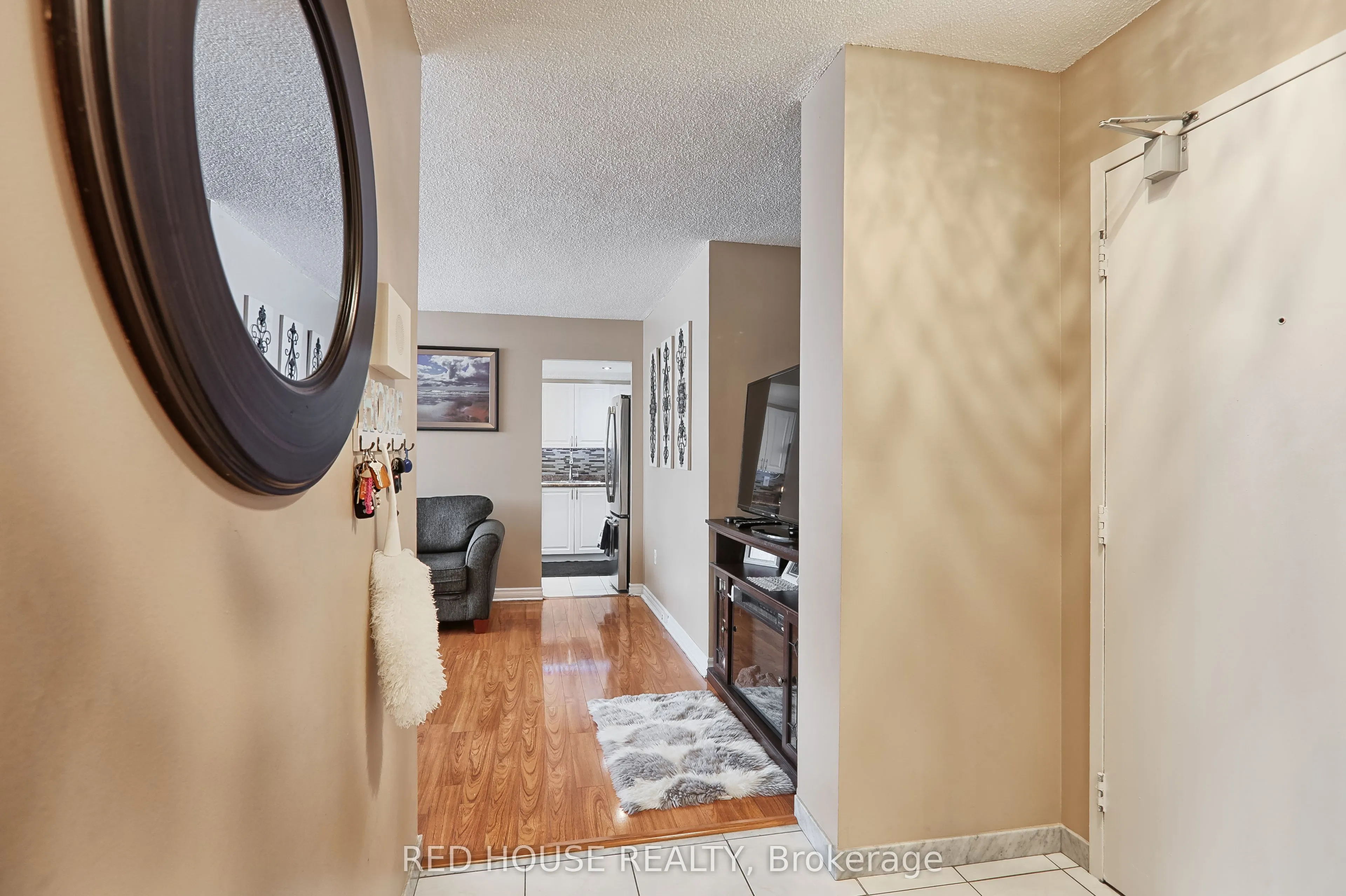 3590 Kaneff Crescent, #705