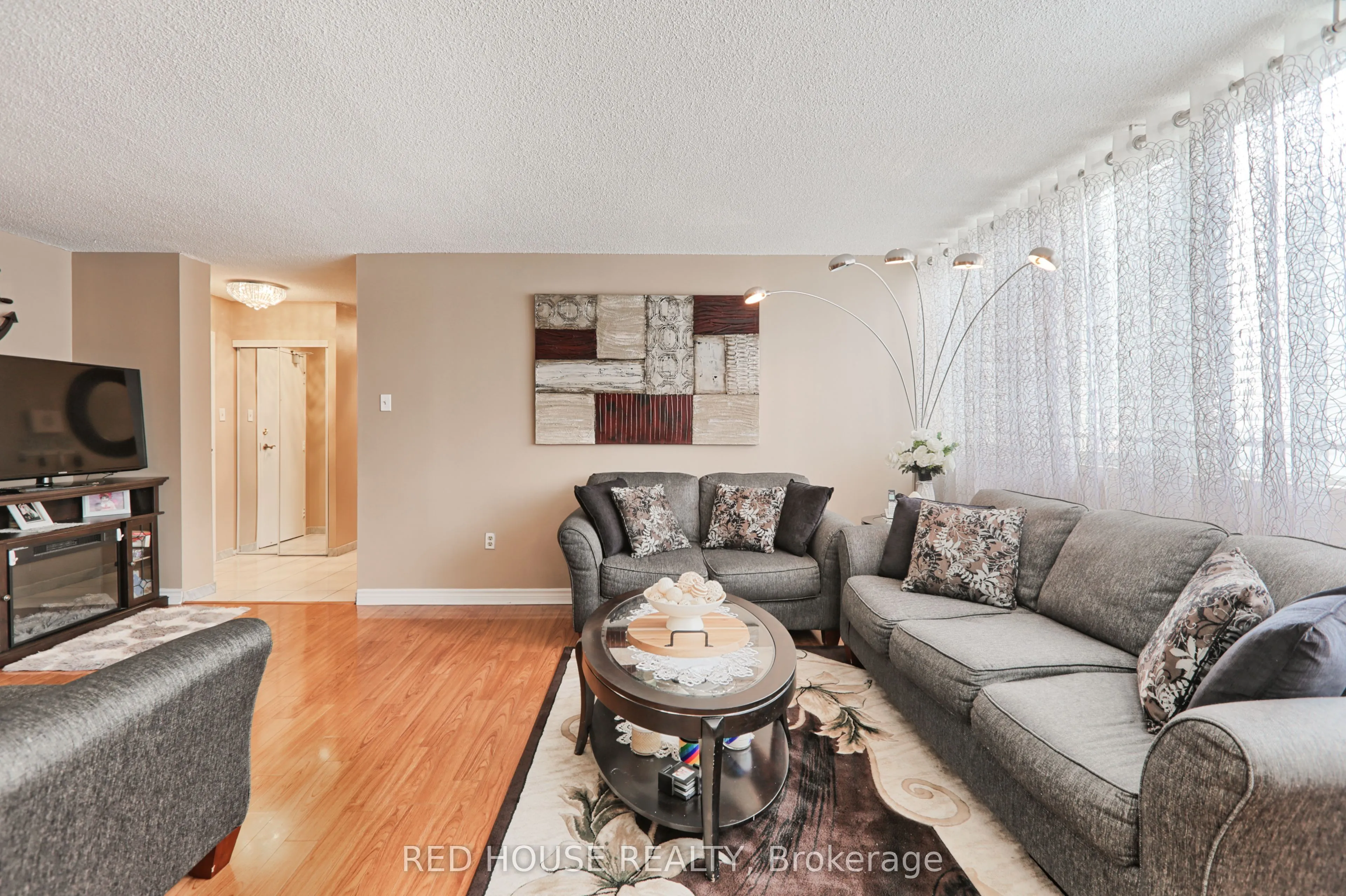 3590 Kaneff Crescent, #705