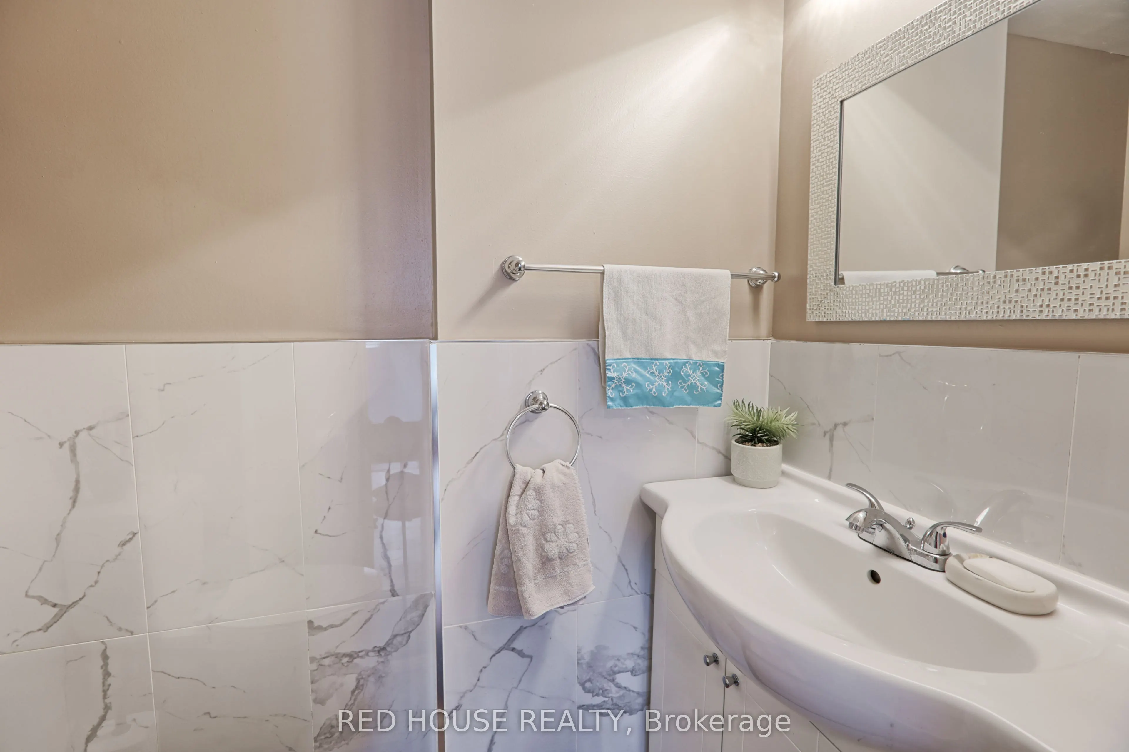 3590 Kaneff Crescent, #705