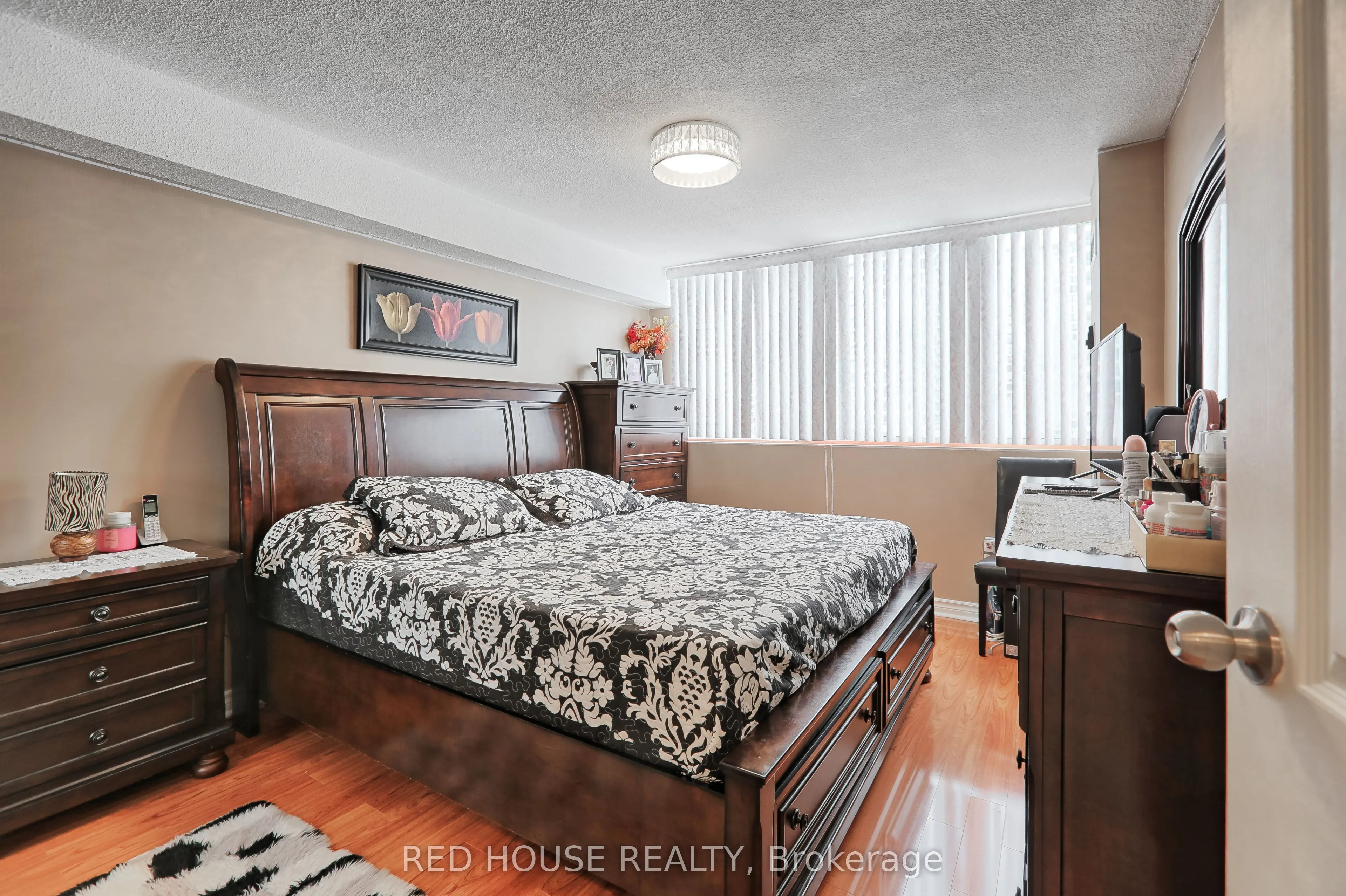3590 Kaneff Crescent, #705