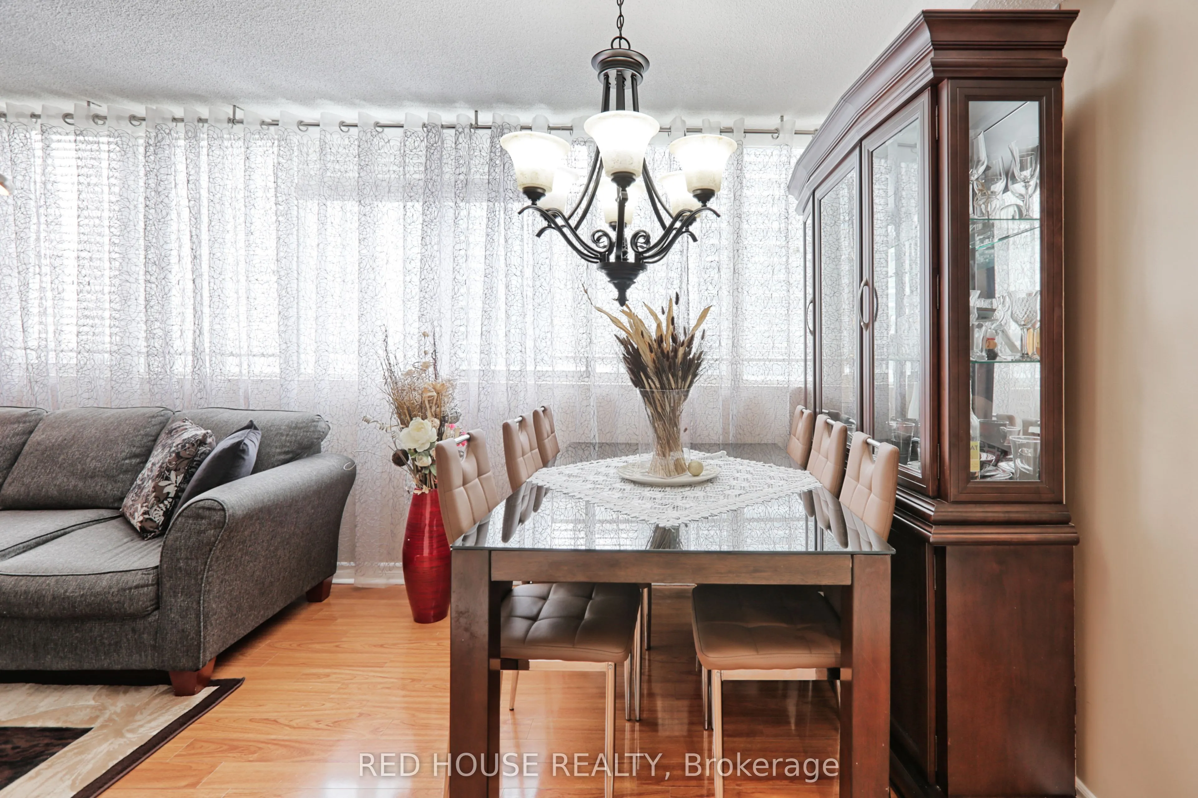 3590 Kaneff Crescent, #705