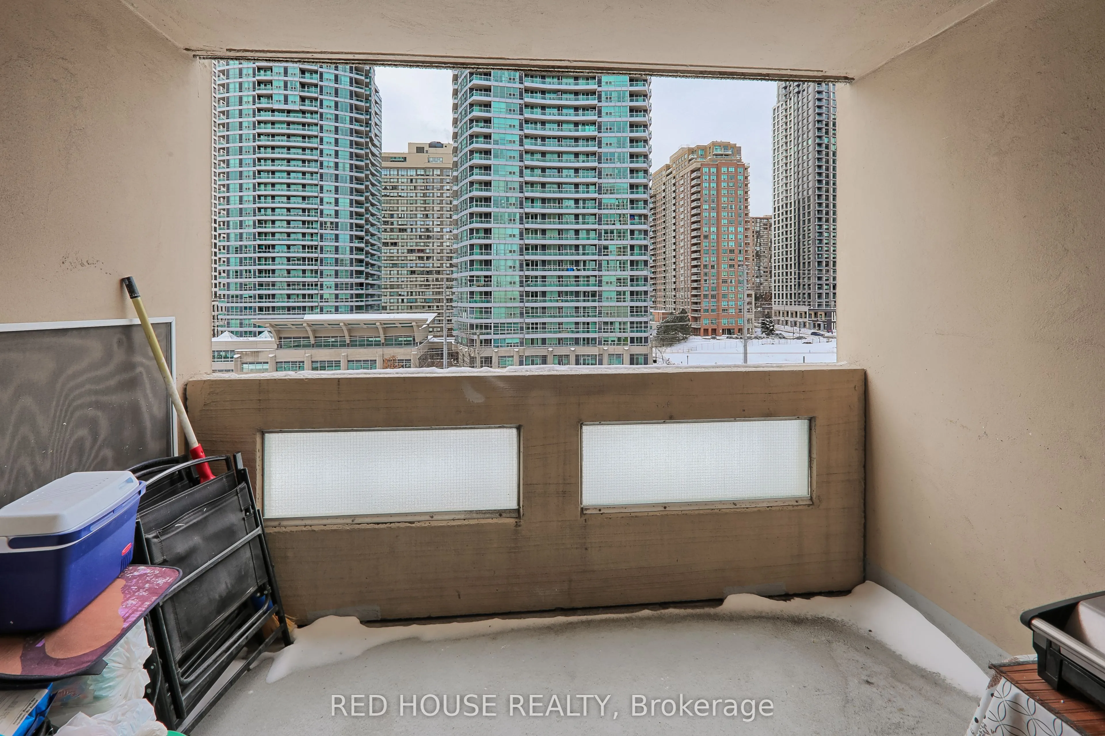 3590 Kaneff Crescent, #705