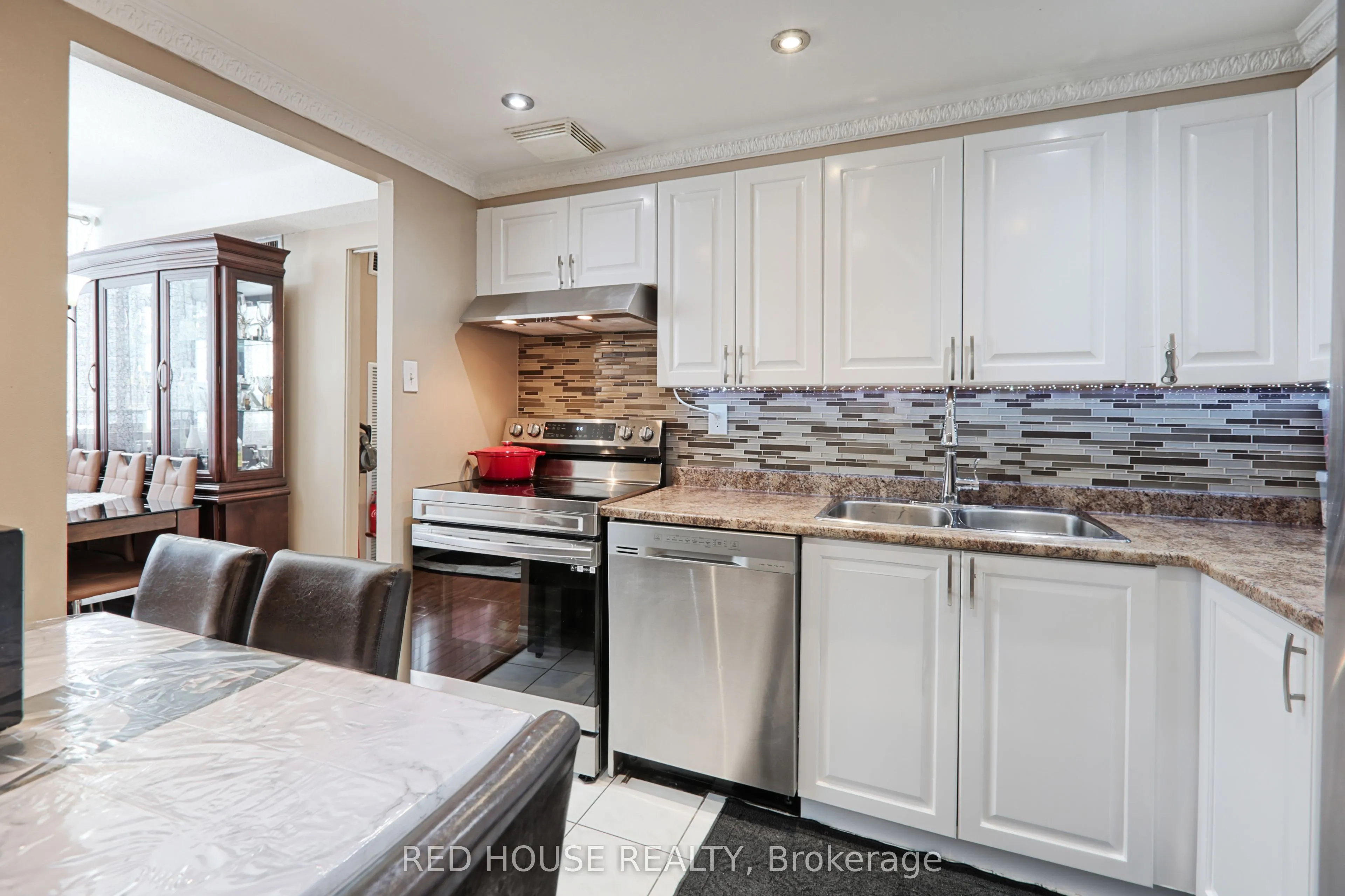 3590 Kaneff Crescent, #705