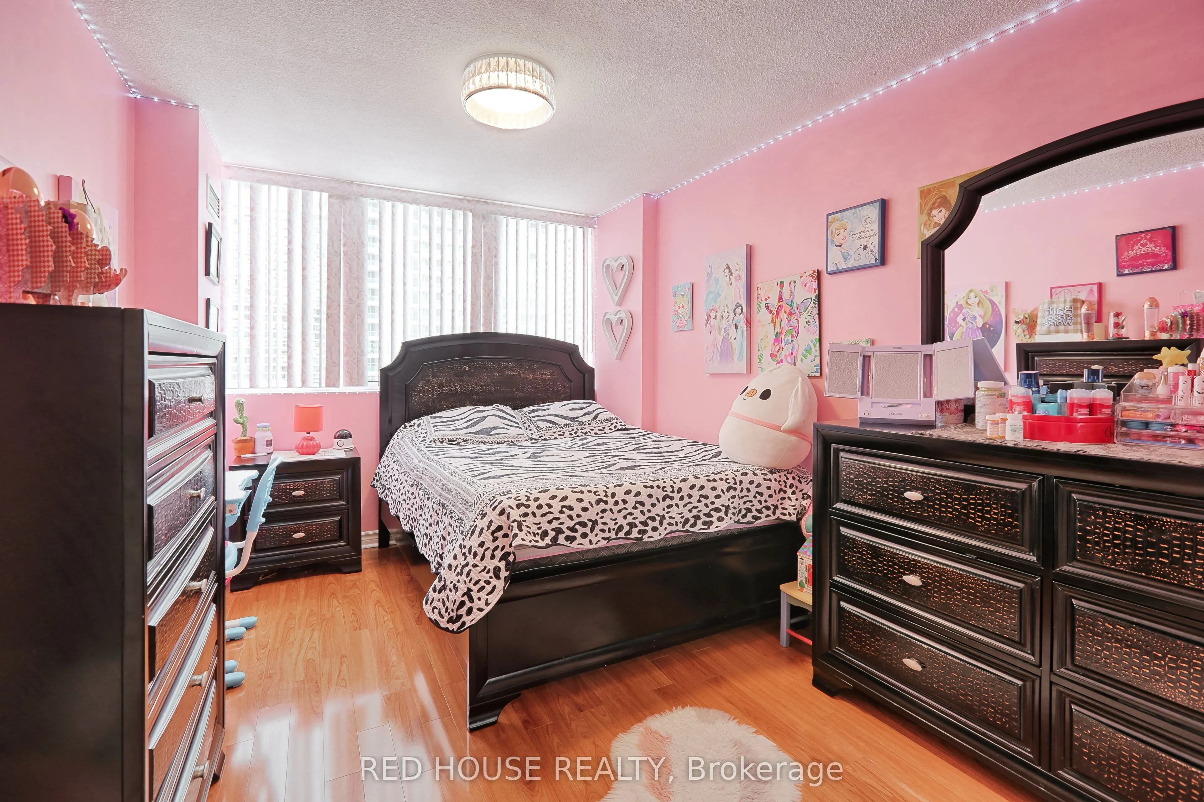 3590 Kaneff Crescent, #705