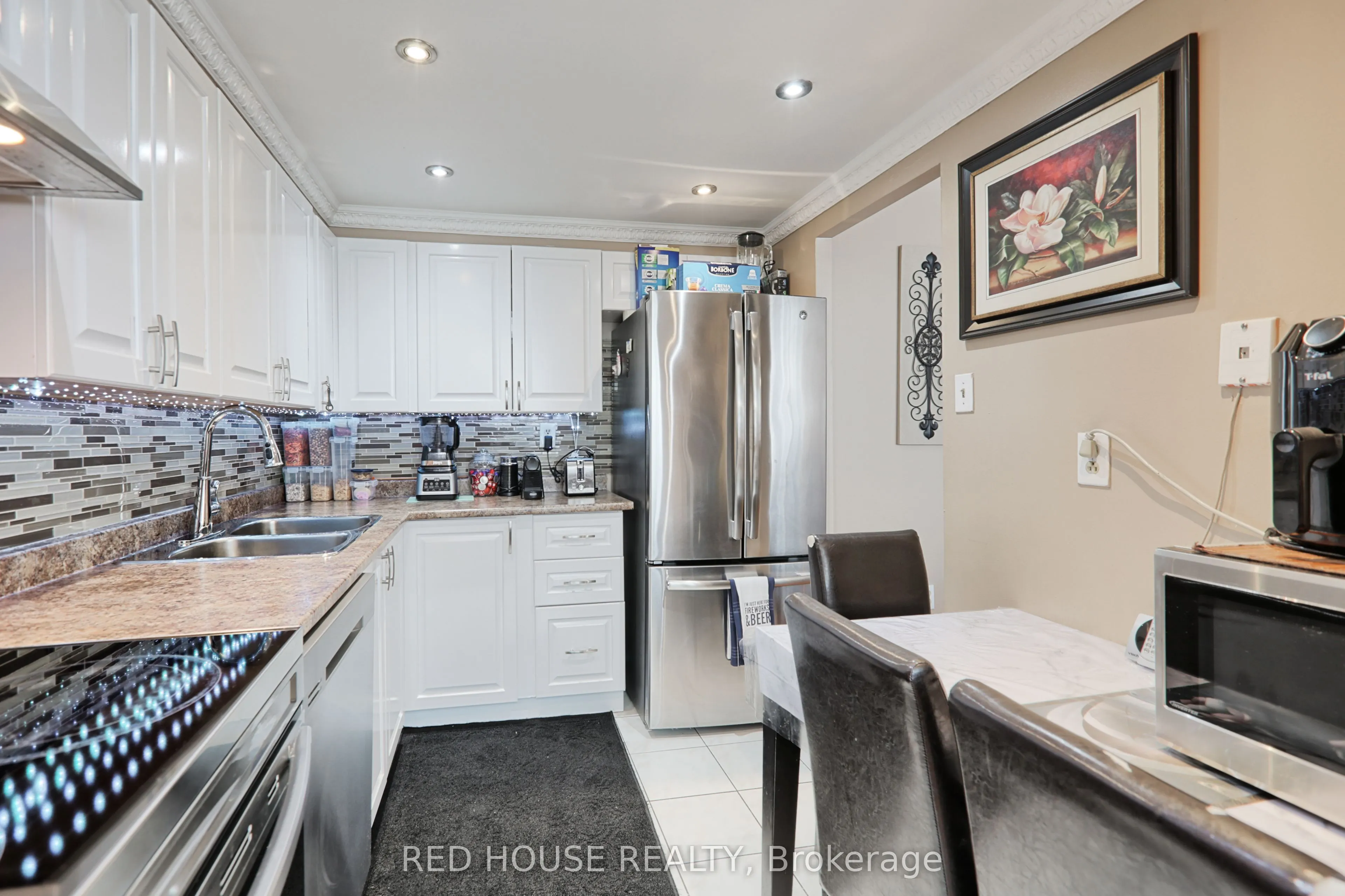 3590 Kaneff Crescent, #705
