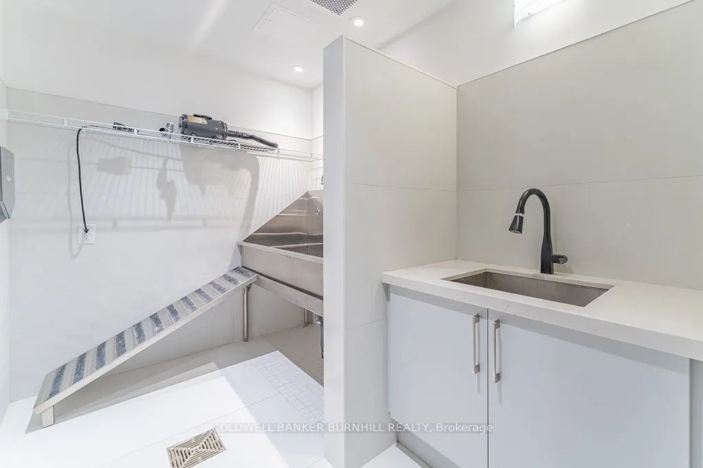 2450 Old Bronte Road, #213