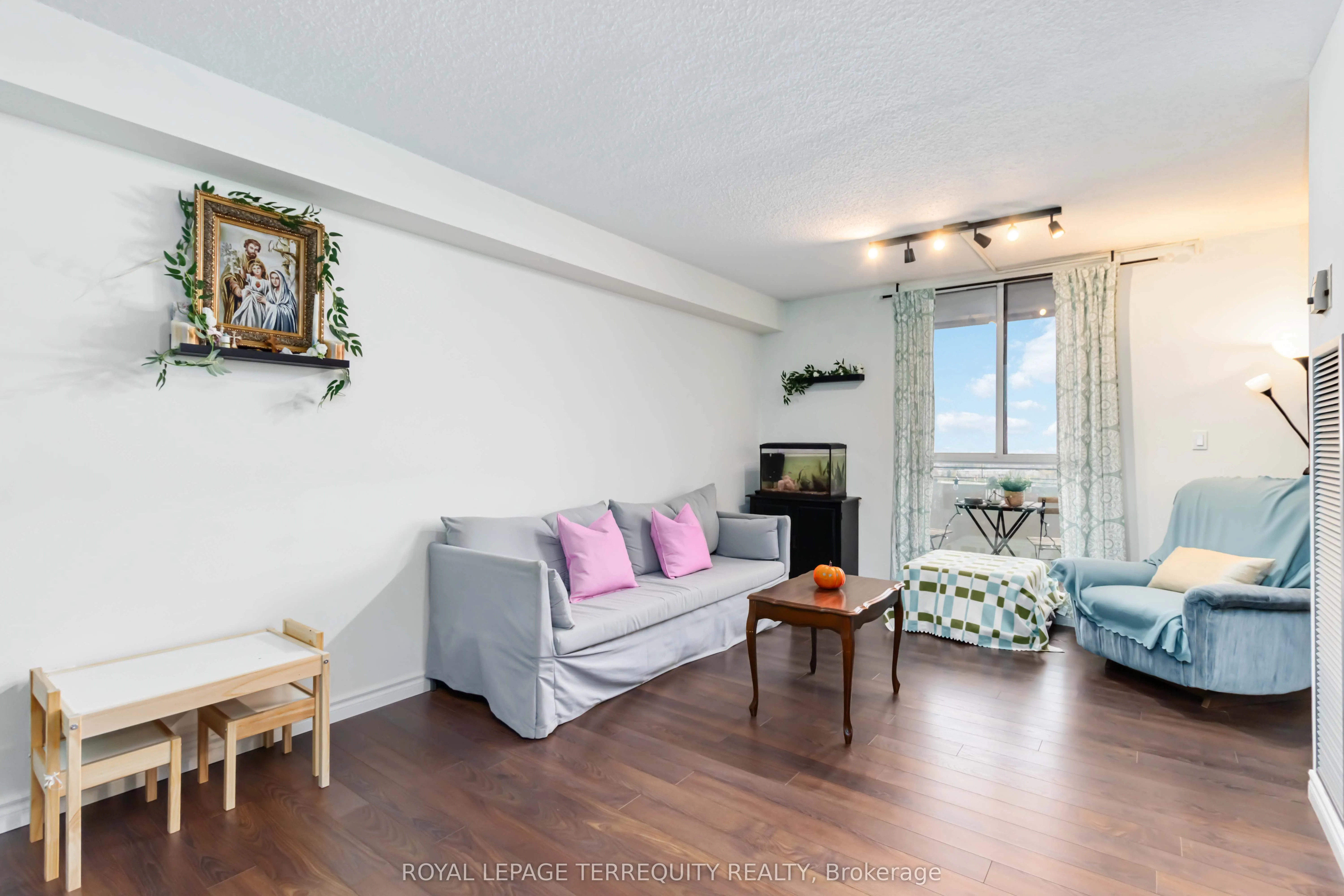 1300 Mississauga Valley Boulevard, #909