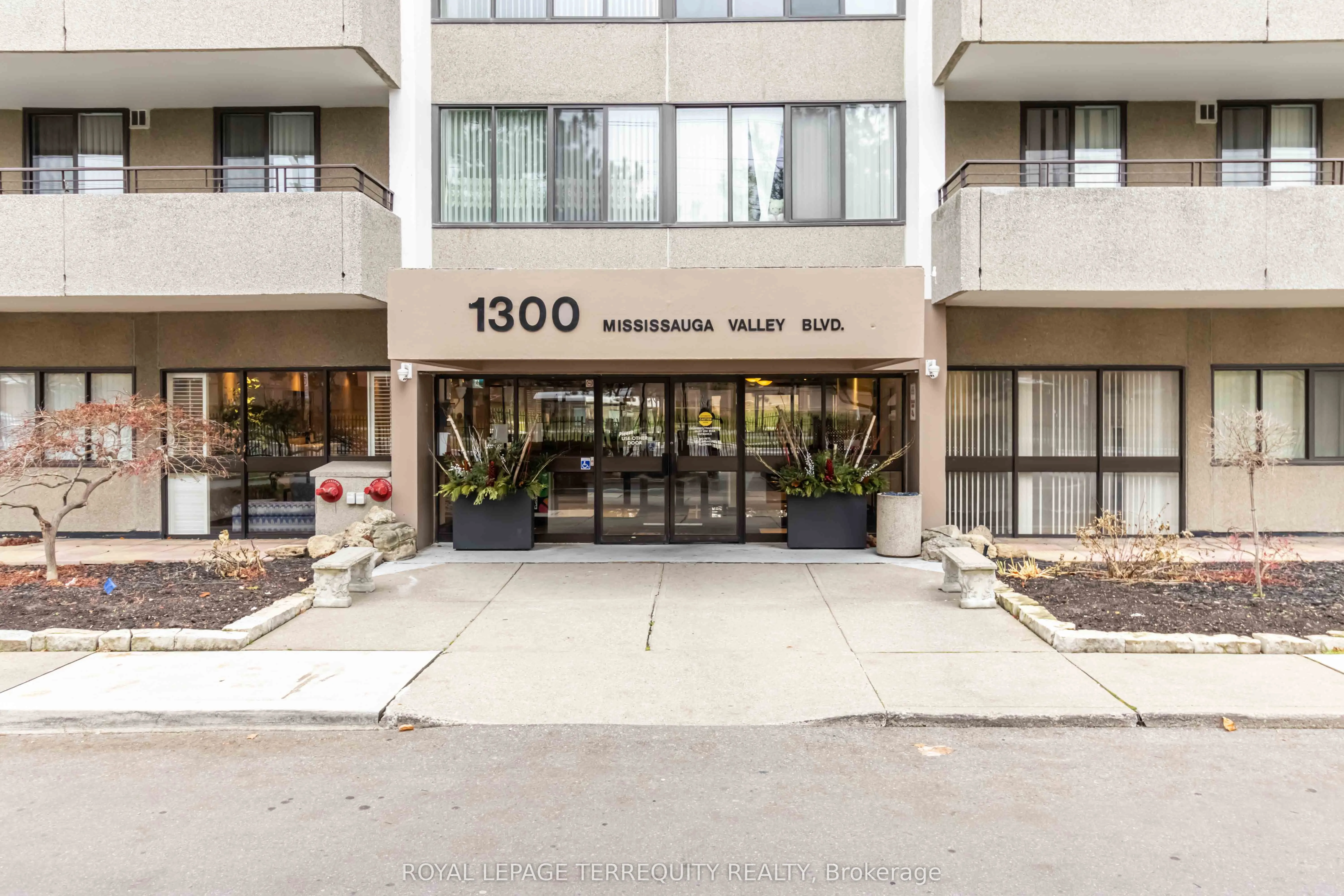1300 Mississauga Valley Boulevard, #909