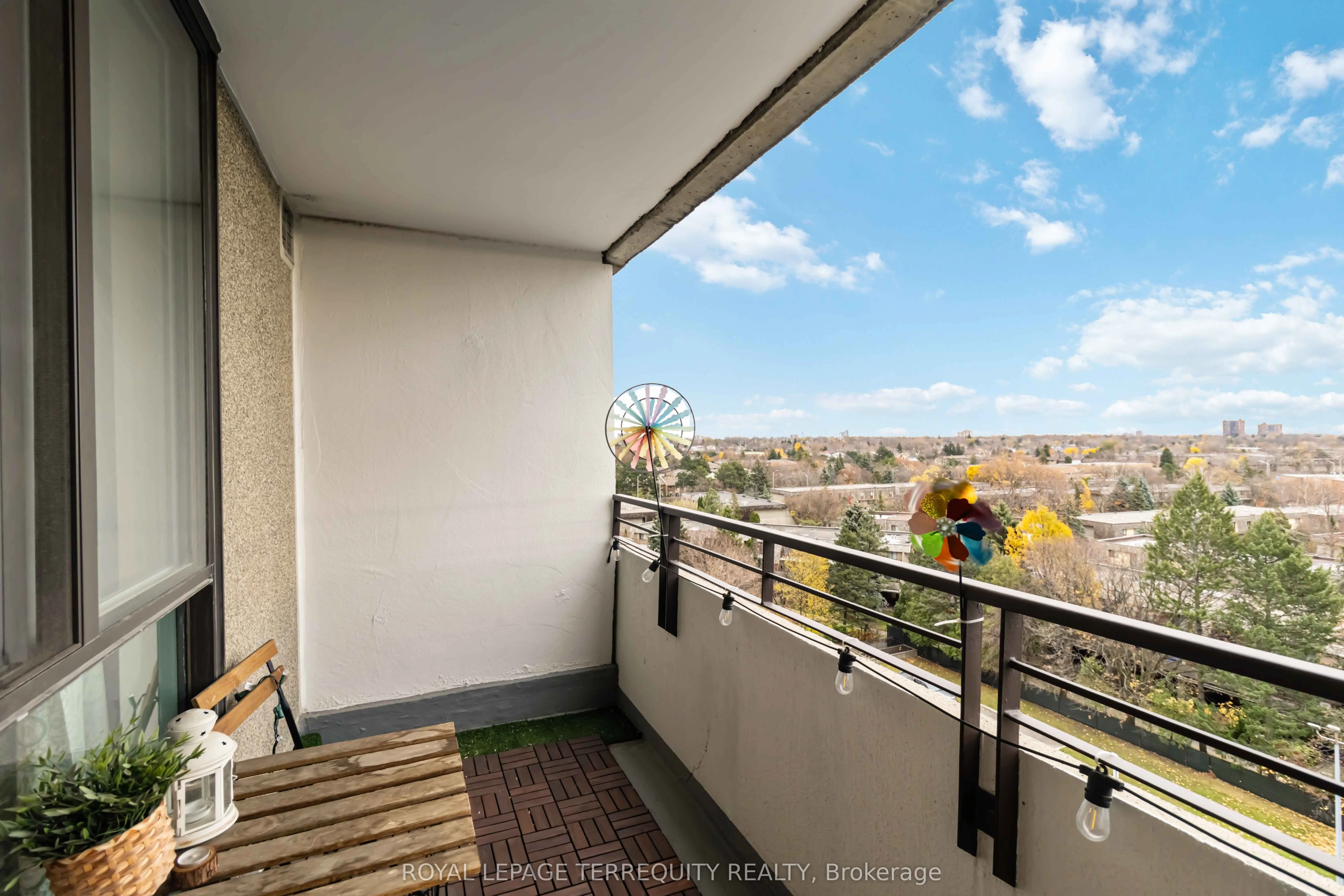 1300 Mississauga Valley Boulevard, #909