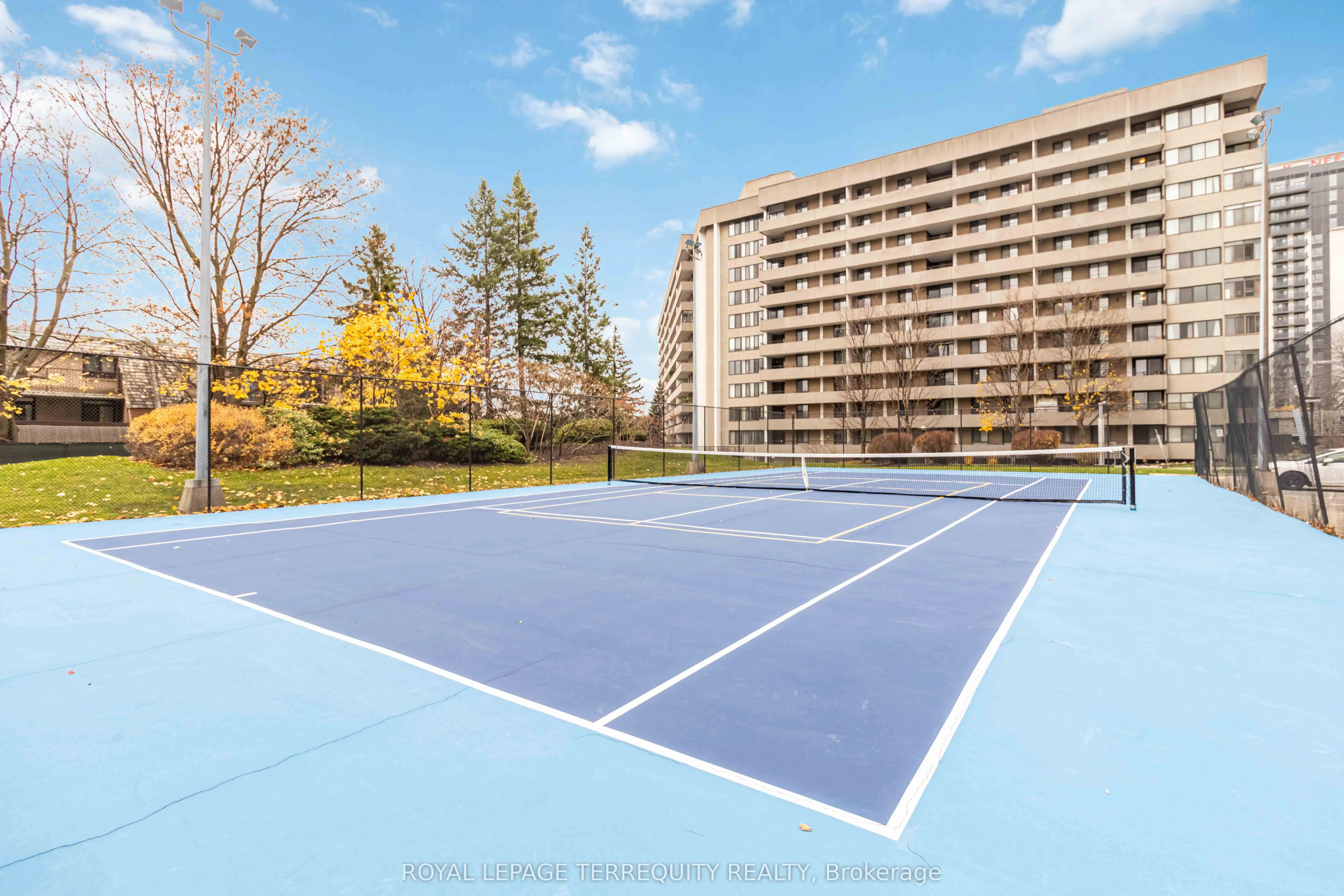 1300 Mississauga Valley Boulevard, #909