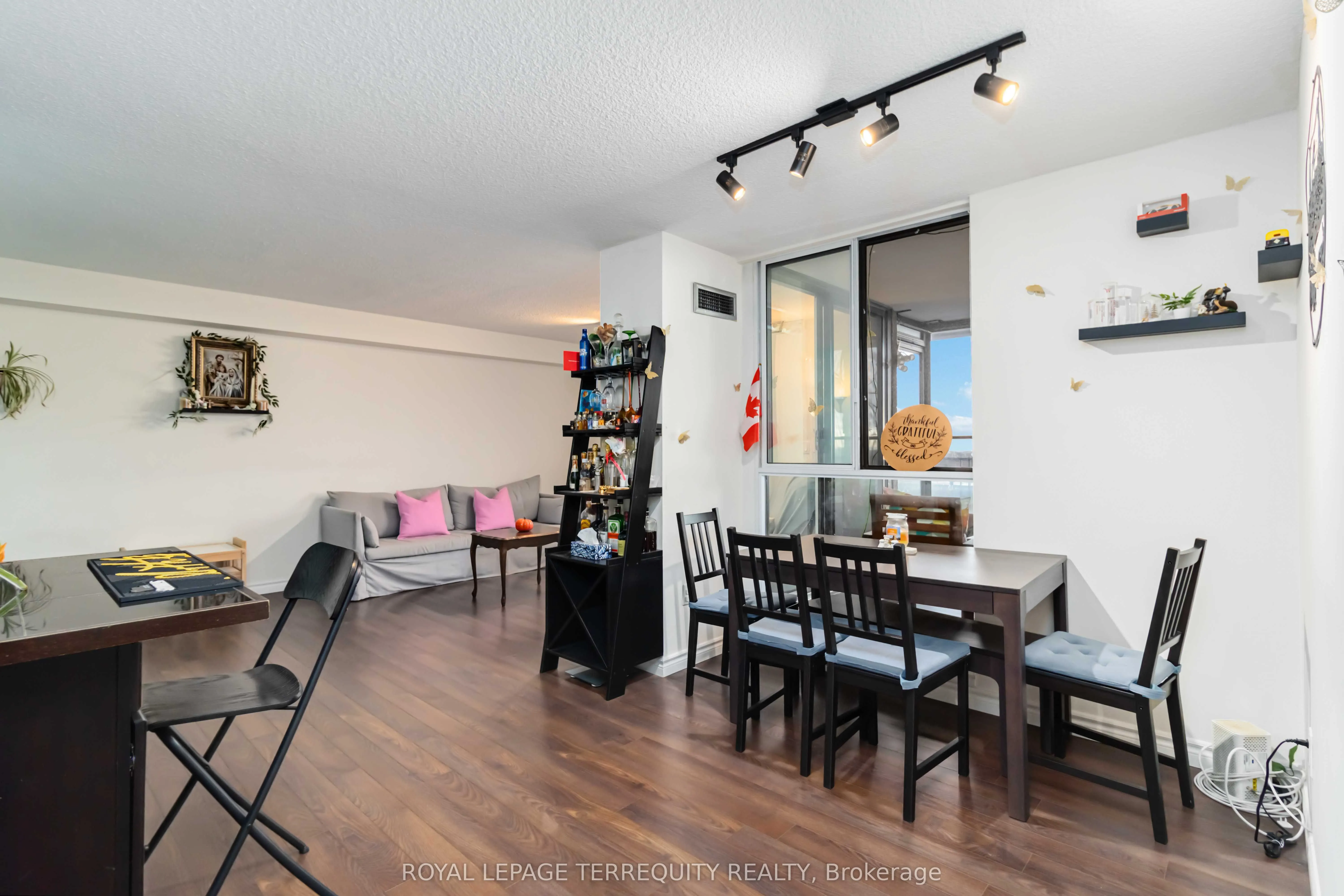 1300 Mississauga Valley Boulevard, #909