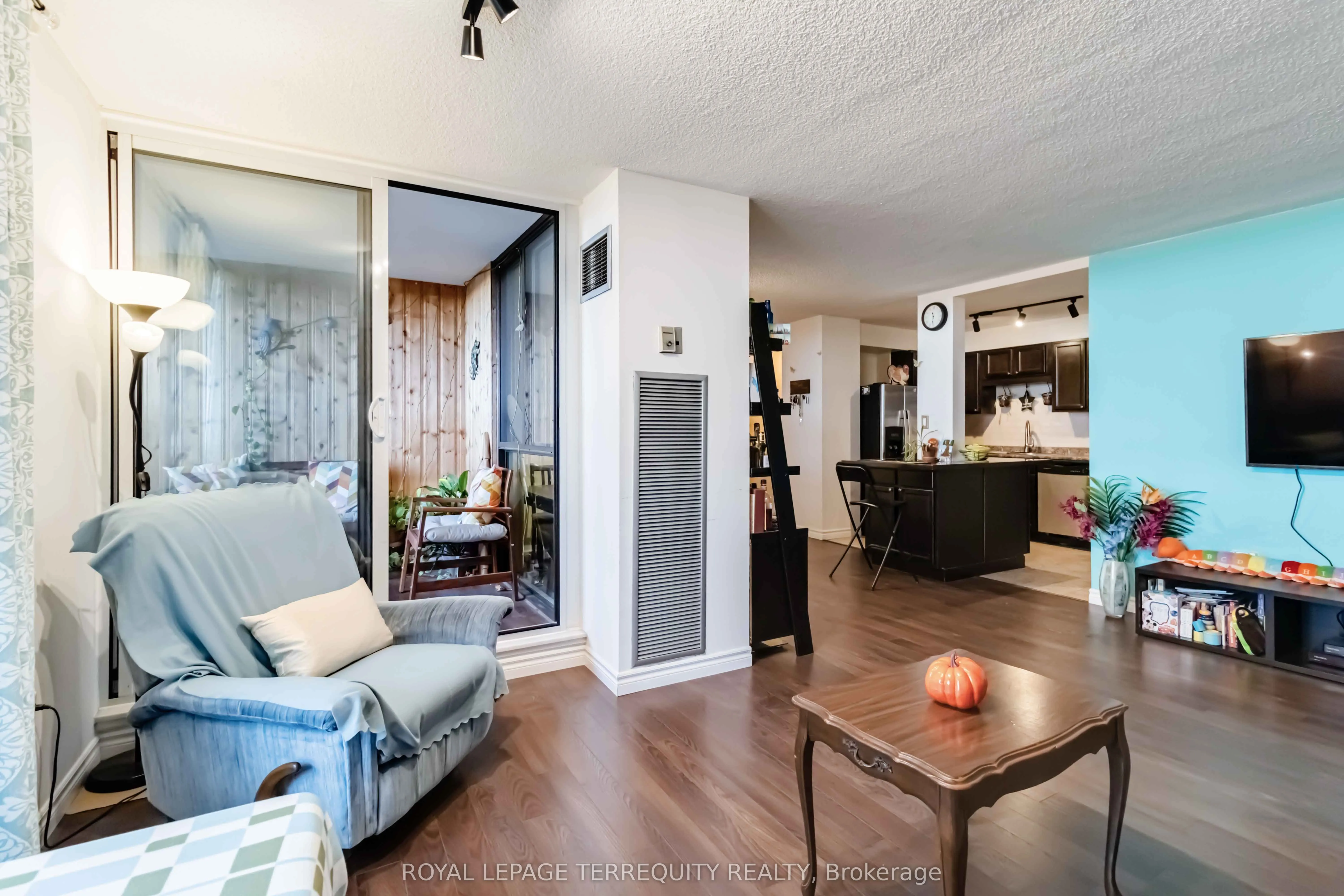 1300 Mississauga Valley Boulevard, #909