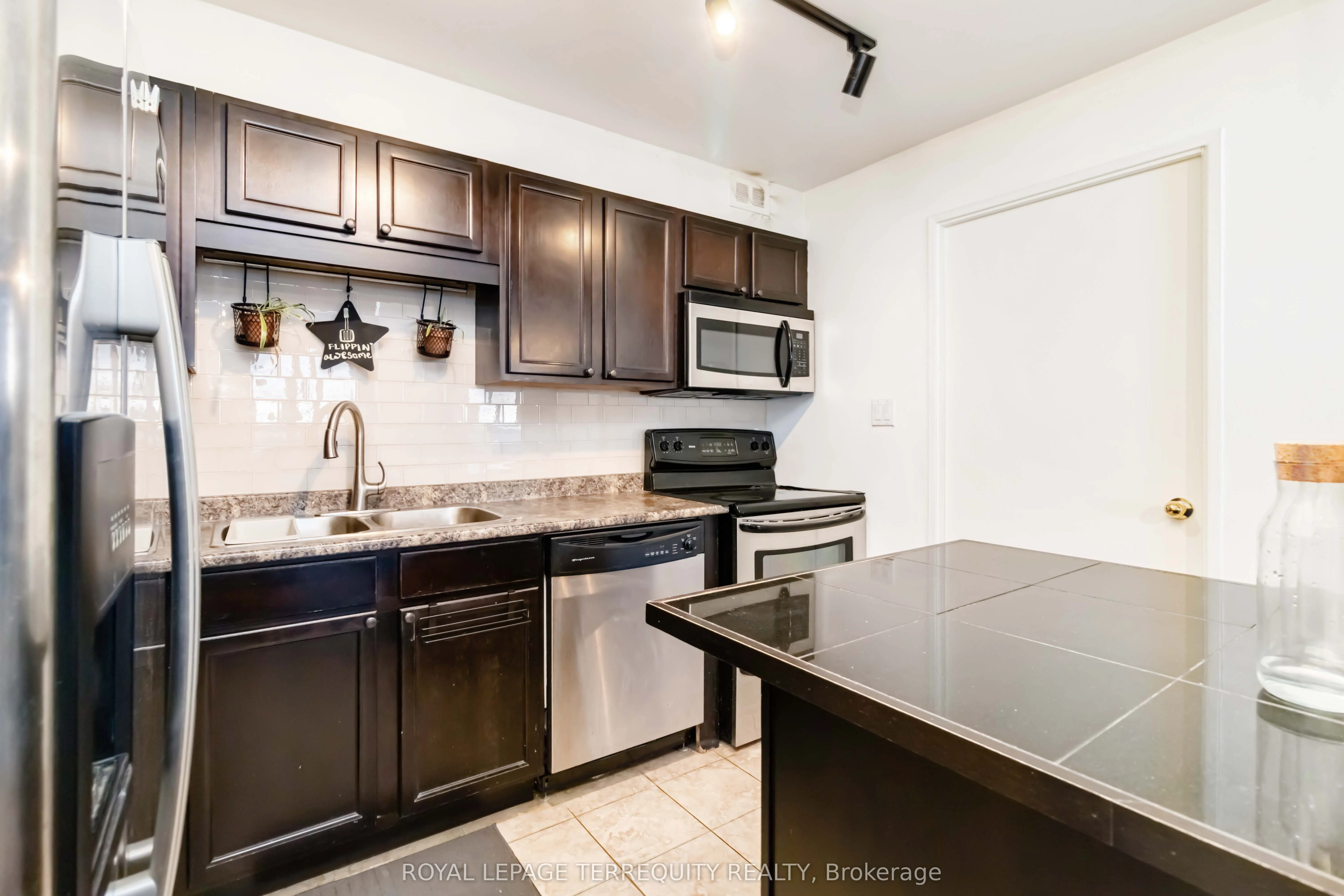 1300 Mississauga Valley Boulevard, #909