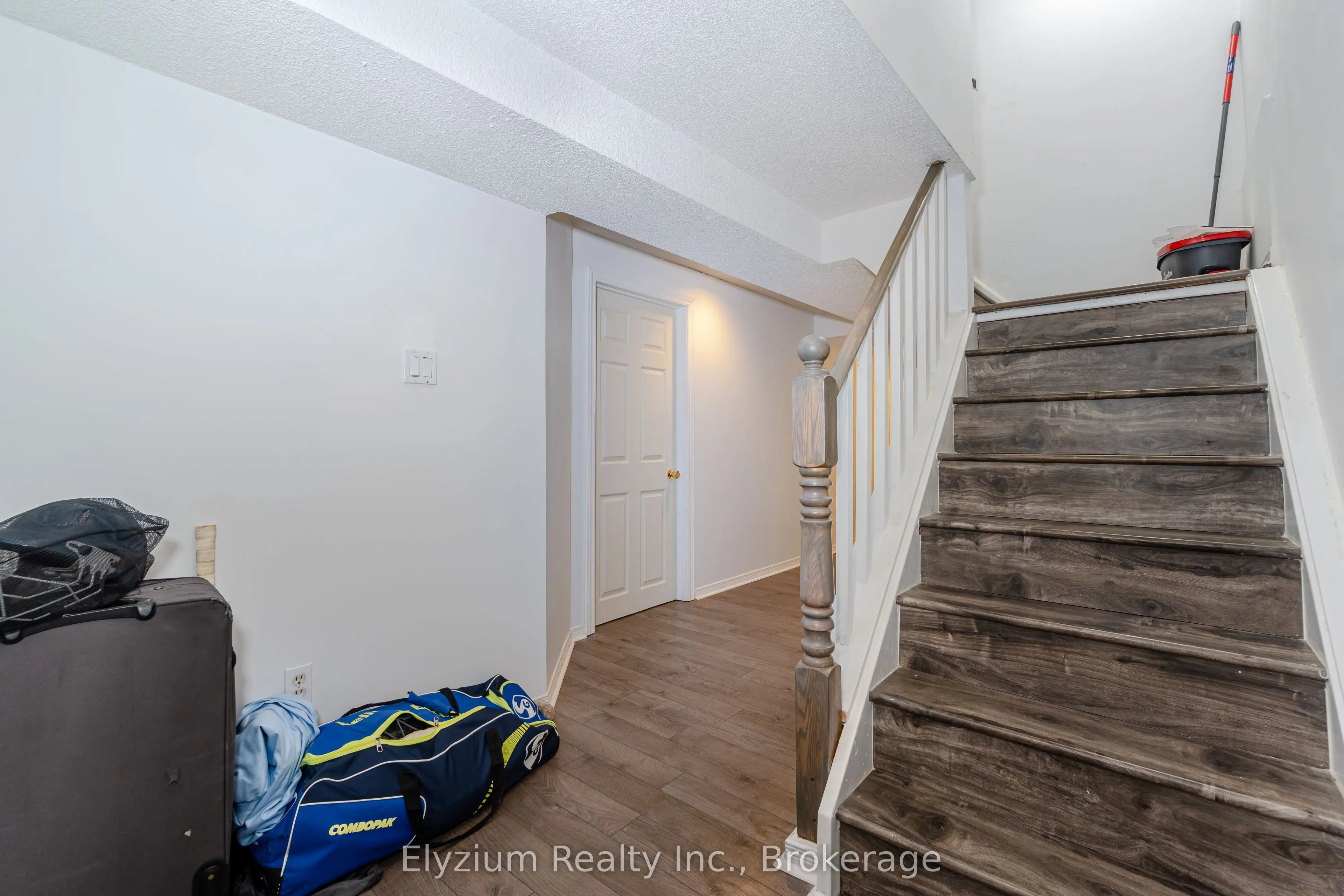 1039 Cedarglen Gate, #24