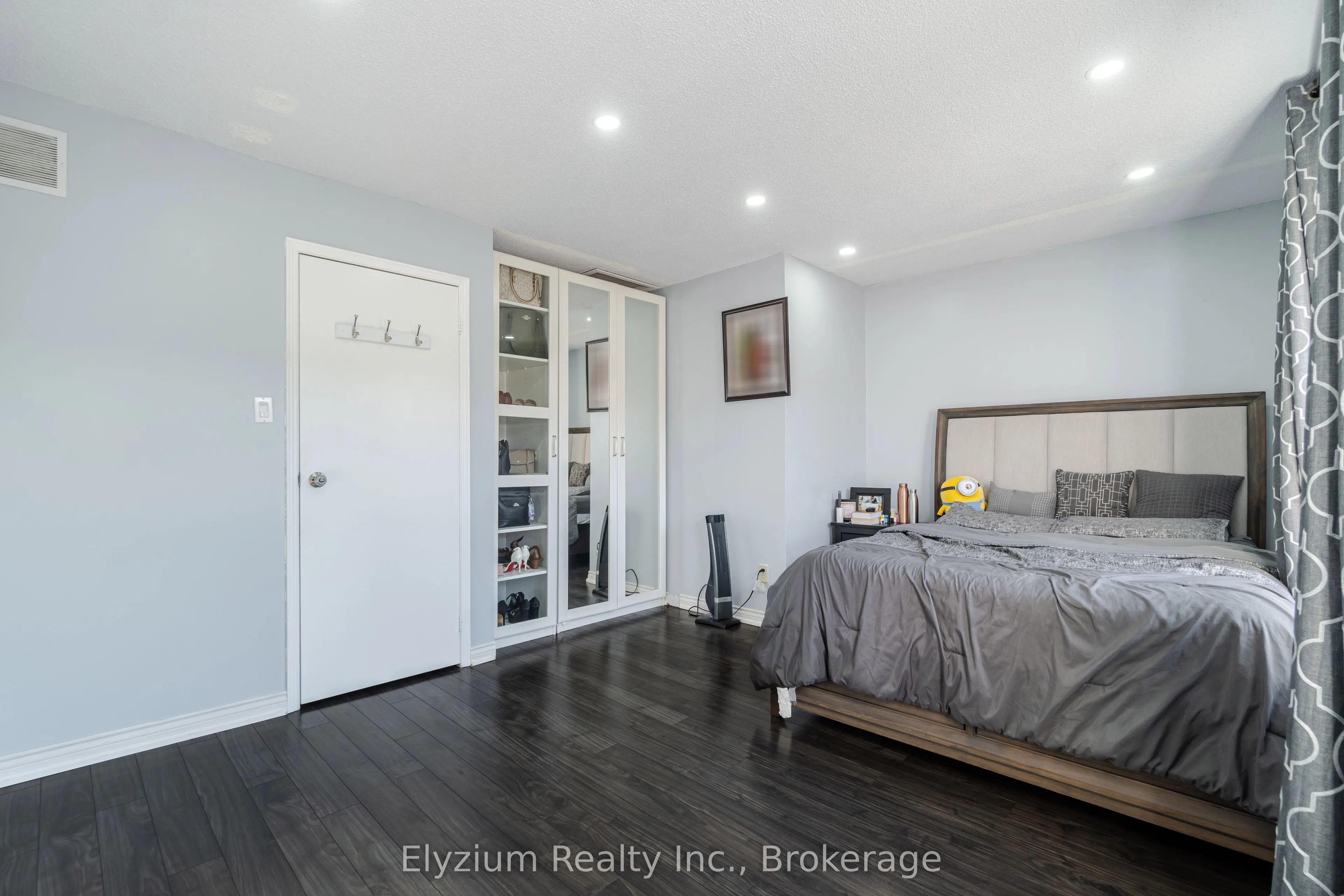 1039 Cedarglen Gate, #24