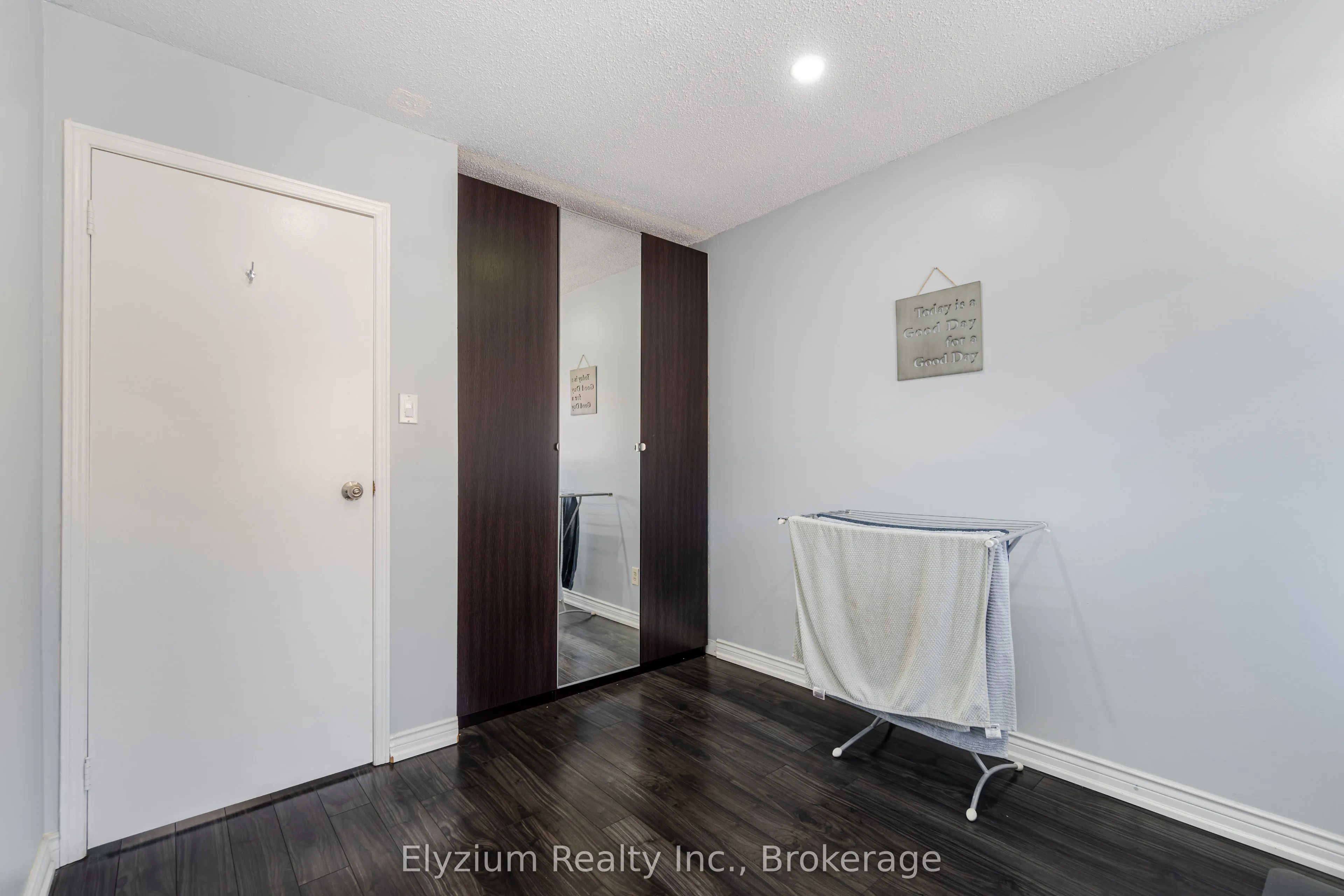 1039 Cedarglen Gate, #24