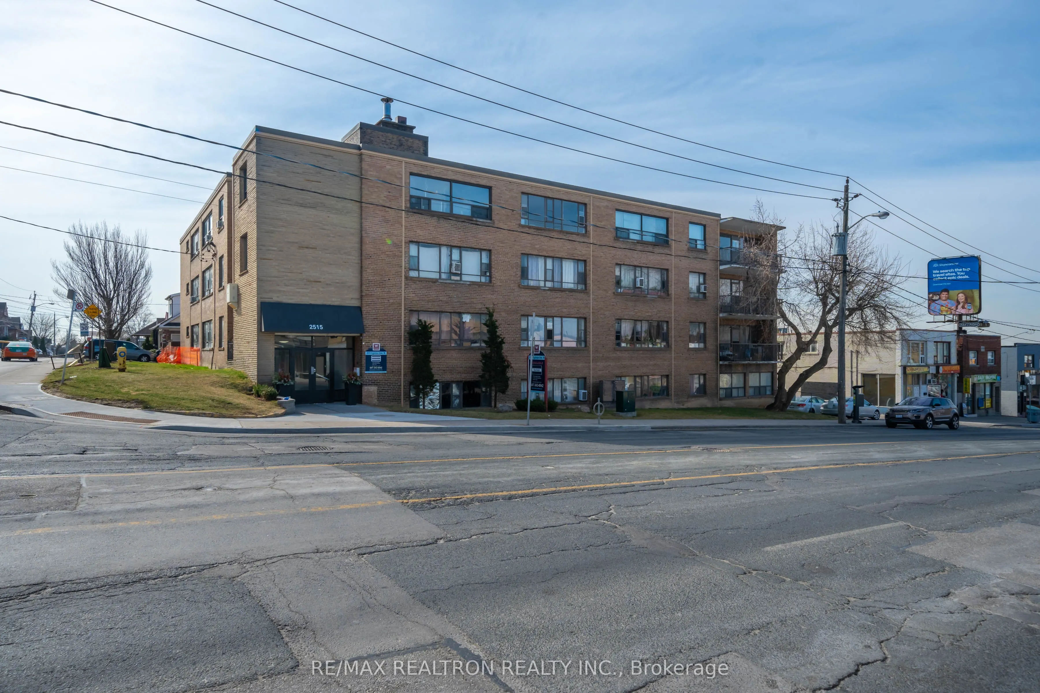 2515 Eglinton Avenue W, #102