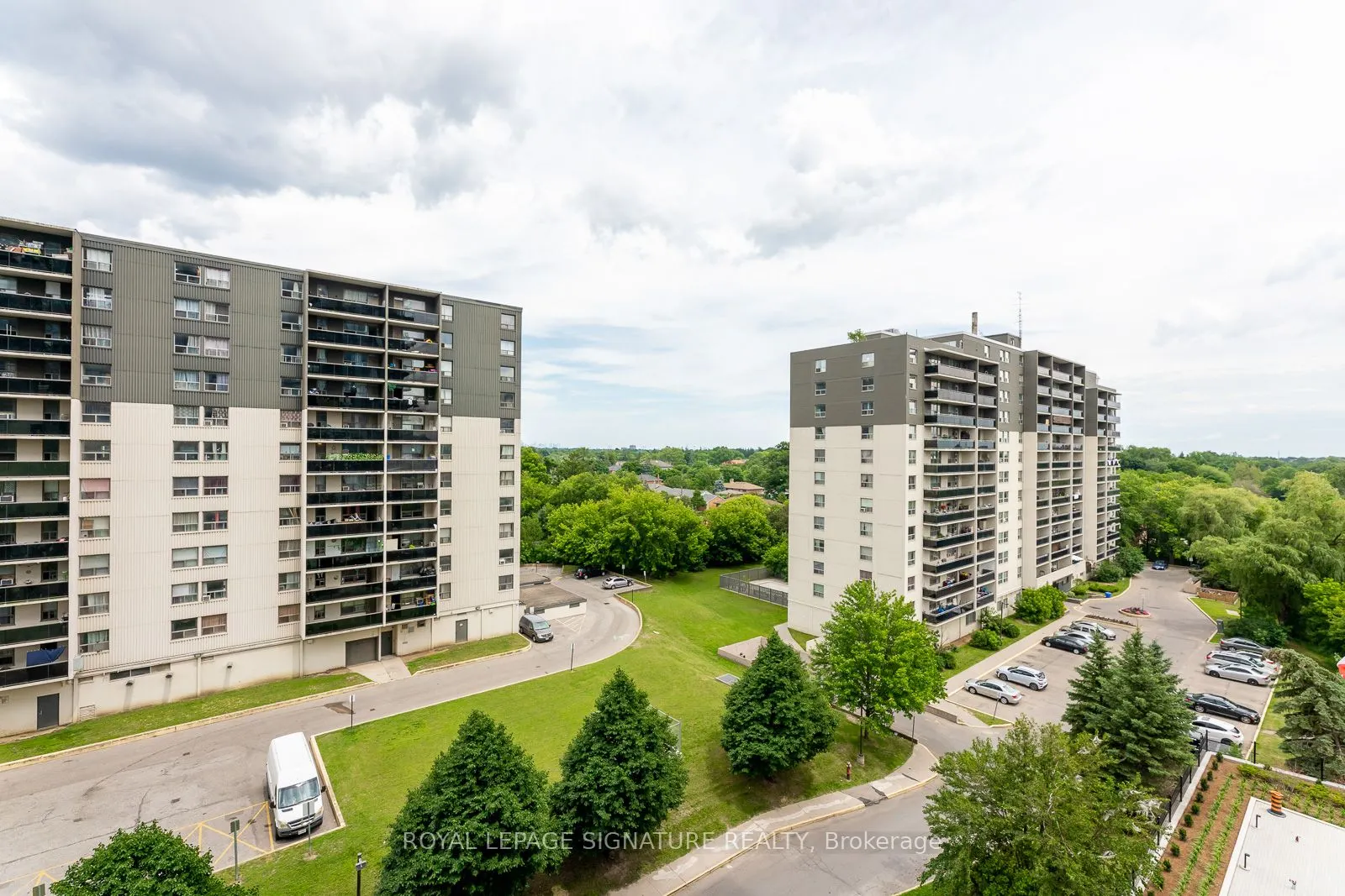 86 Dundas Street W, #616
