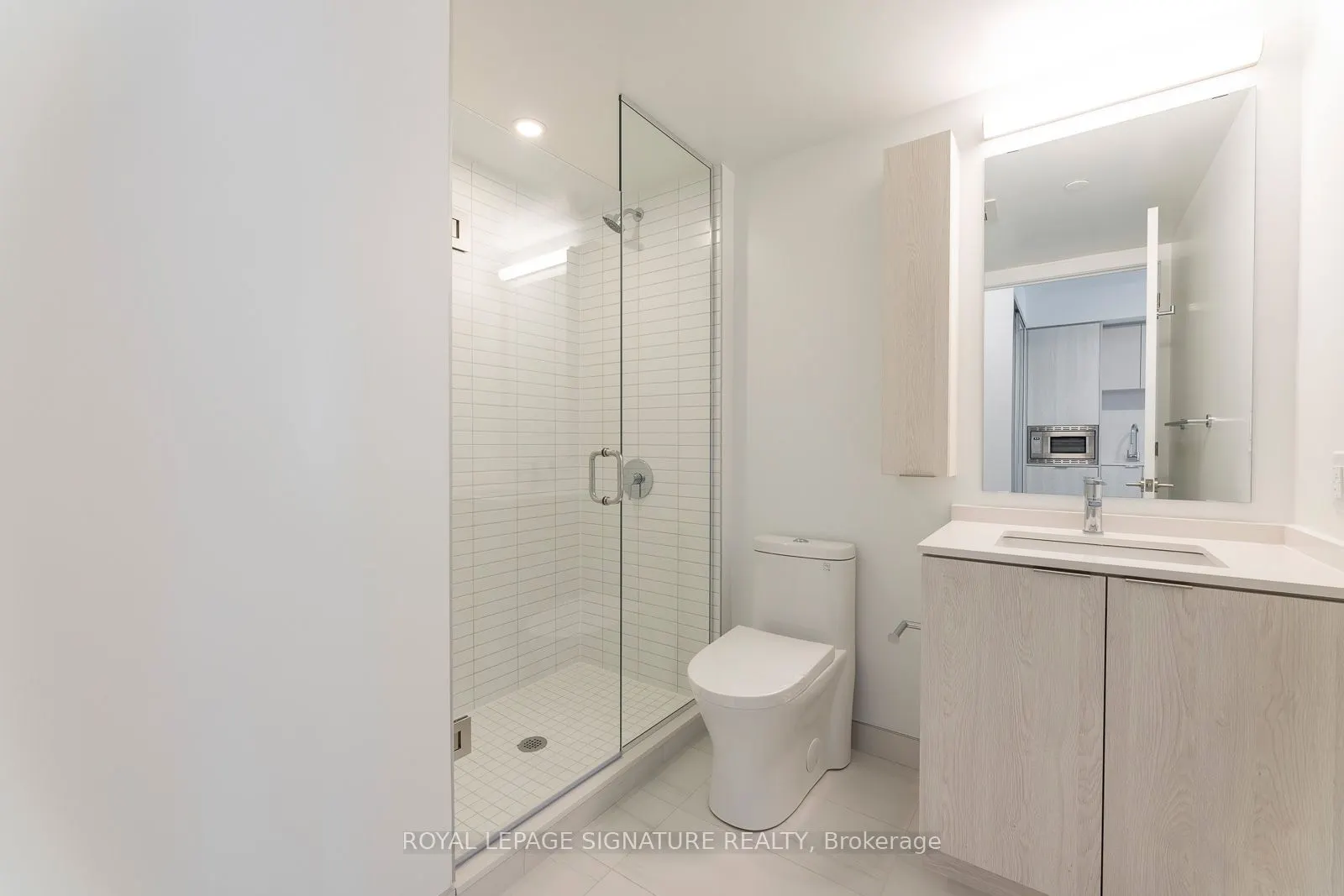 86 Dundas Street W, #616