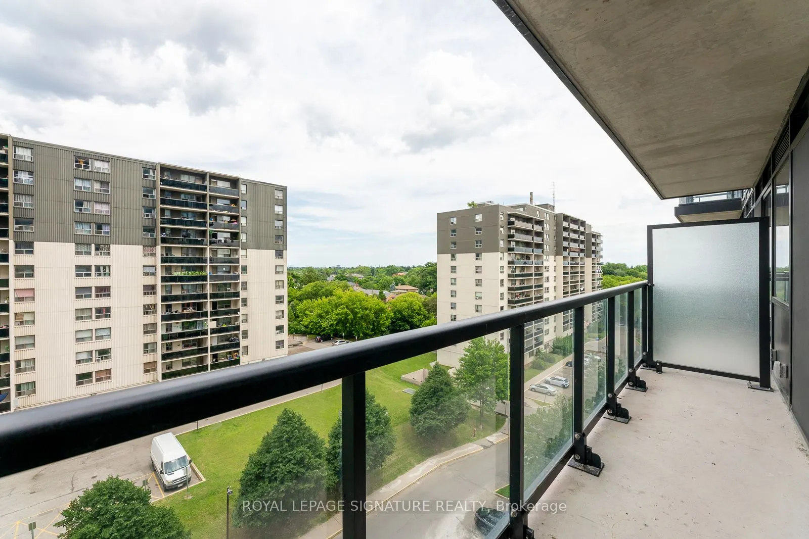 86 Dundas Street W, #616