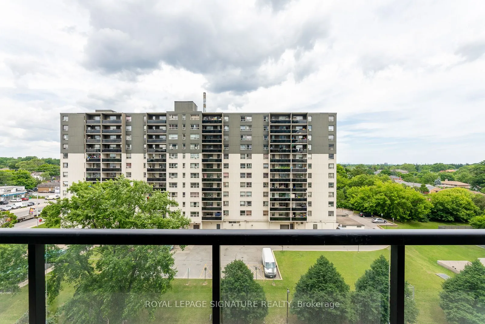 86 Dundas Street W, #616