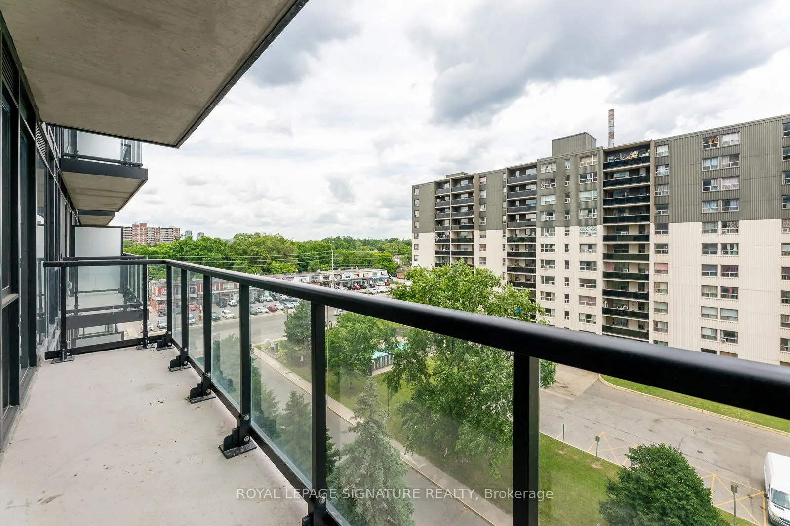86 Dundas Street W, #616