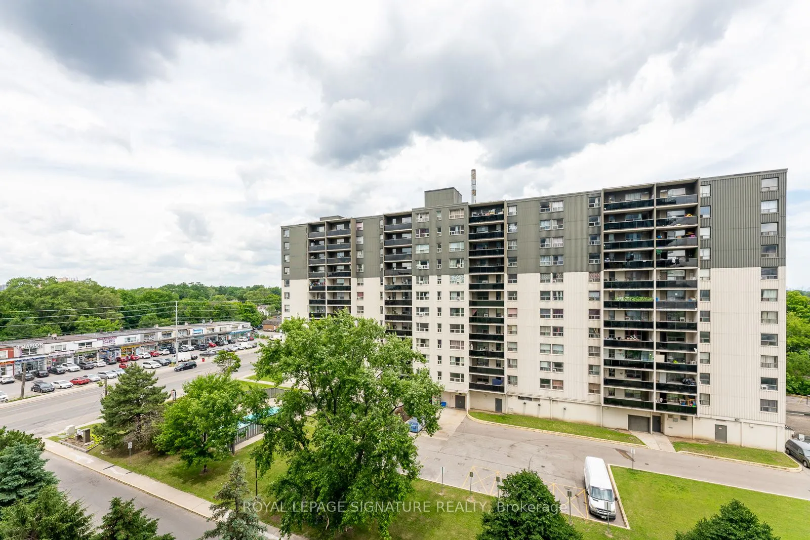 86 Dundas Street W, #616