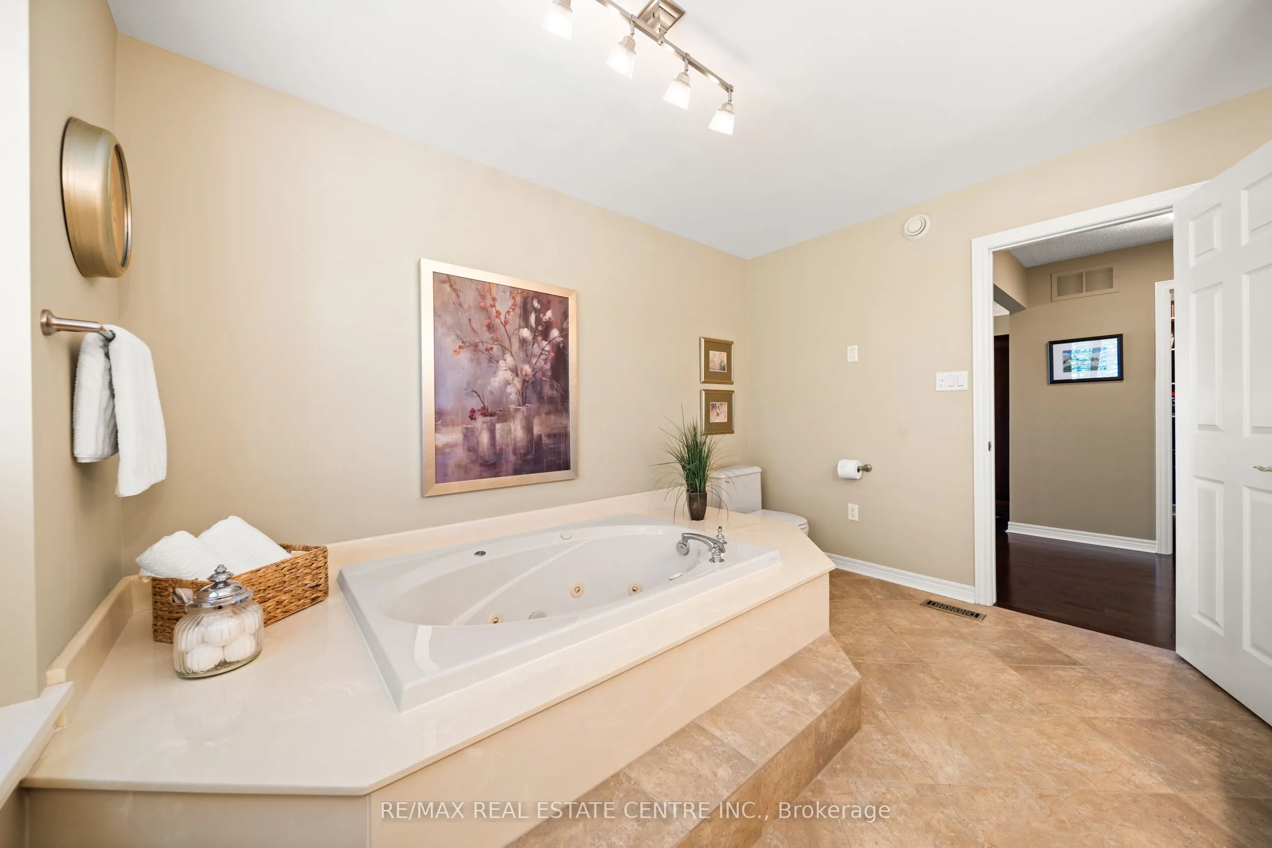 4165 Stonebridge Crescent, #13