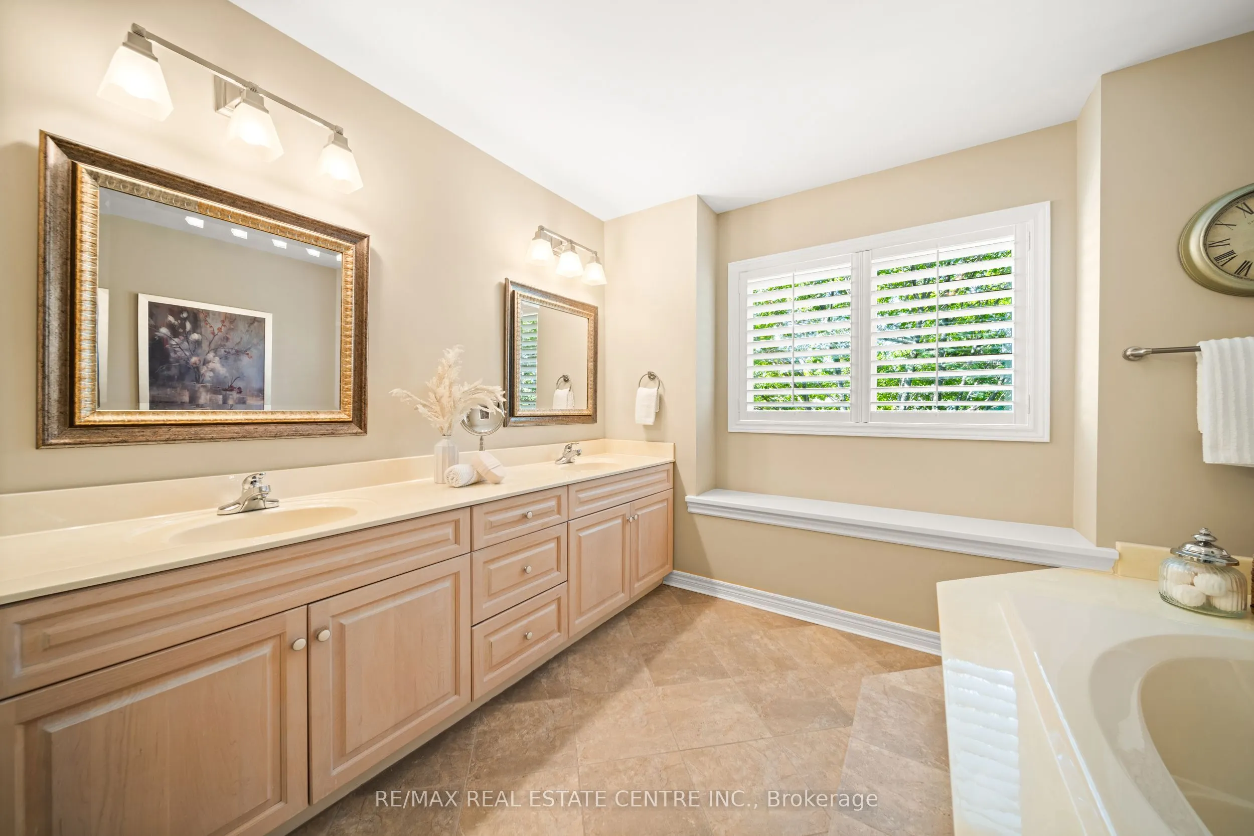 4165 Stonebridge Crescent, #13
