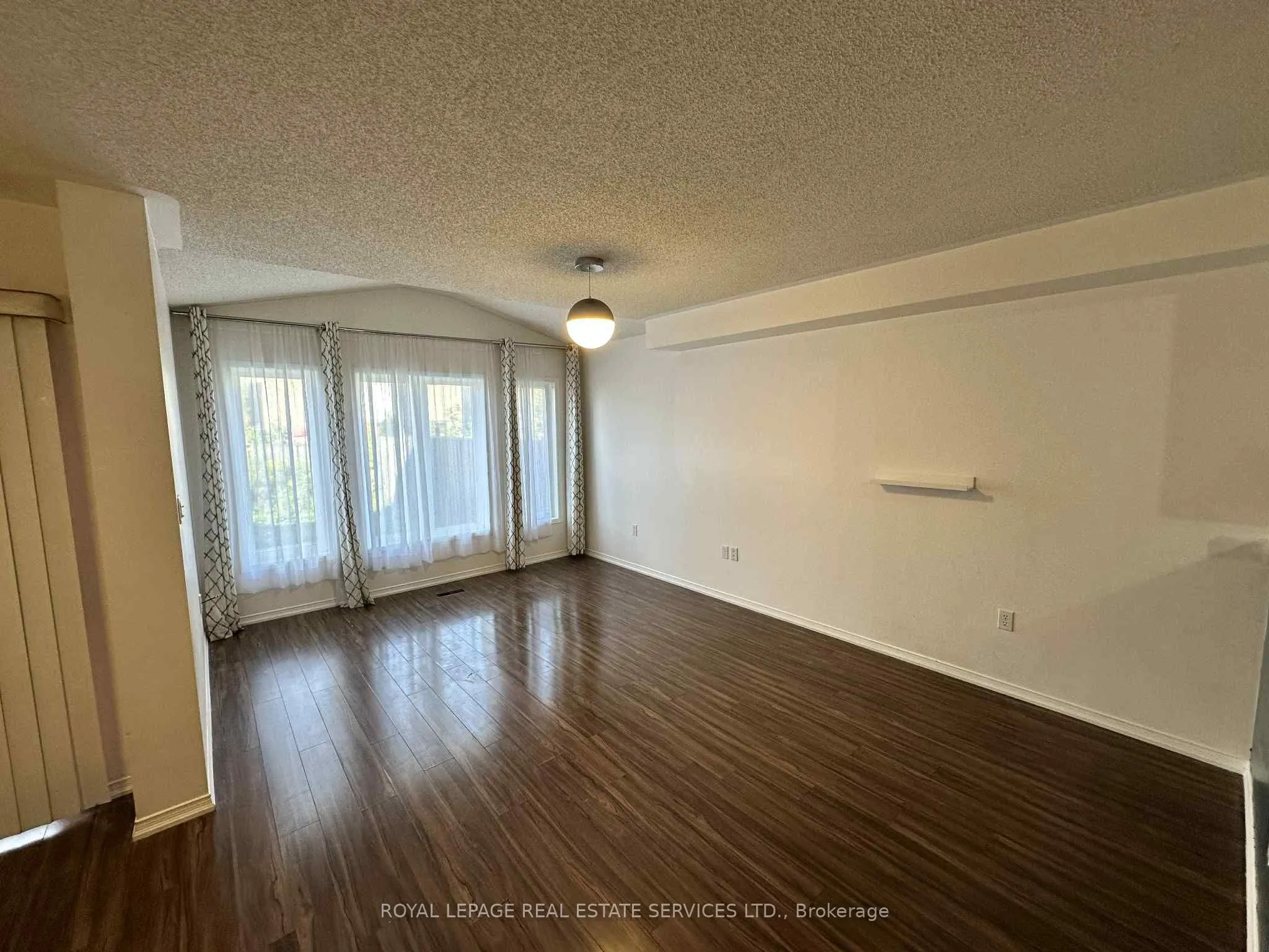 7302 Cork Tree Row