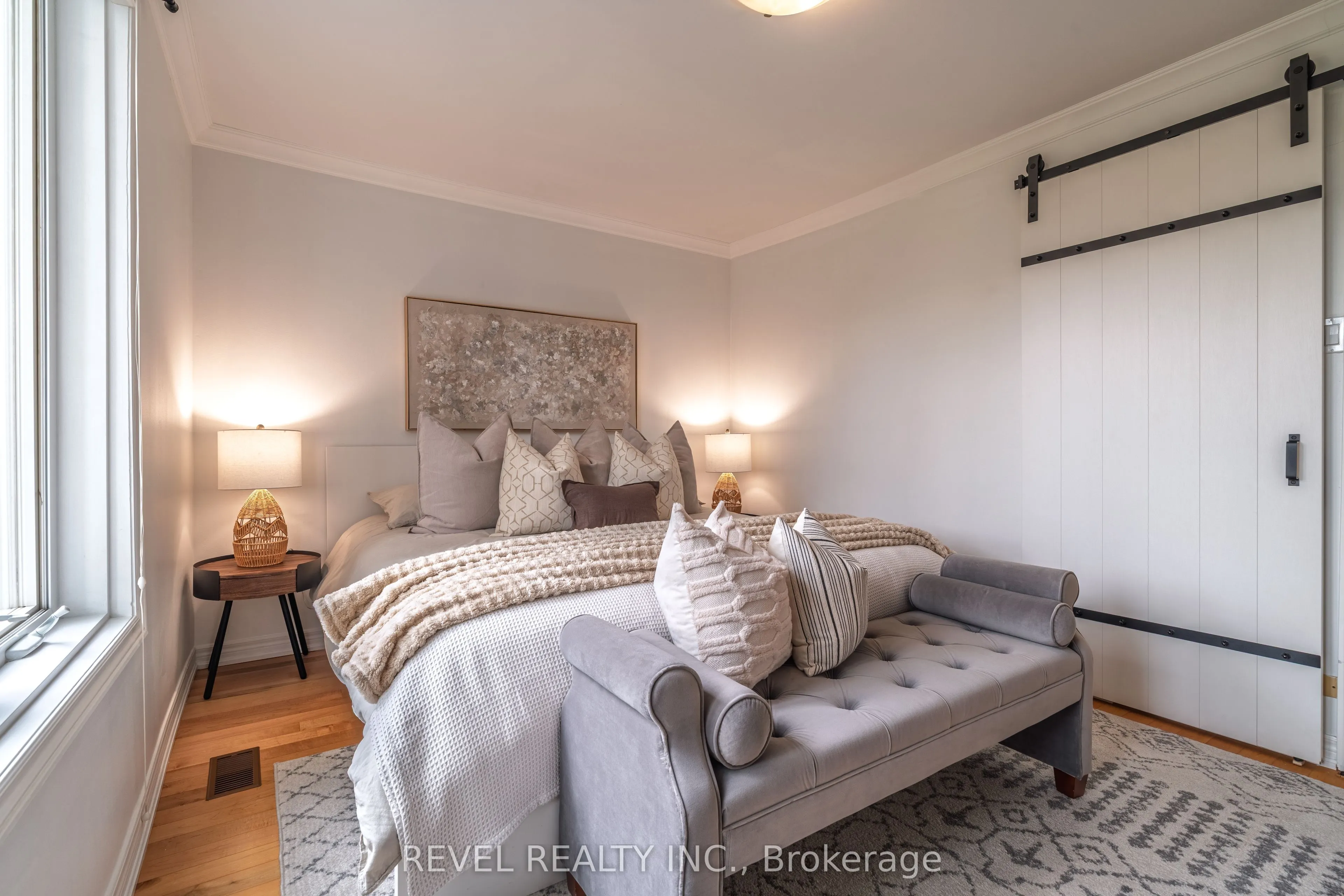 87 Earlscourt Ave Avenue S