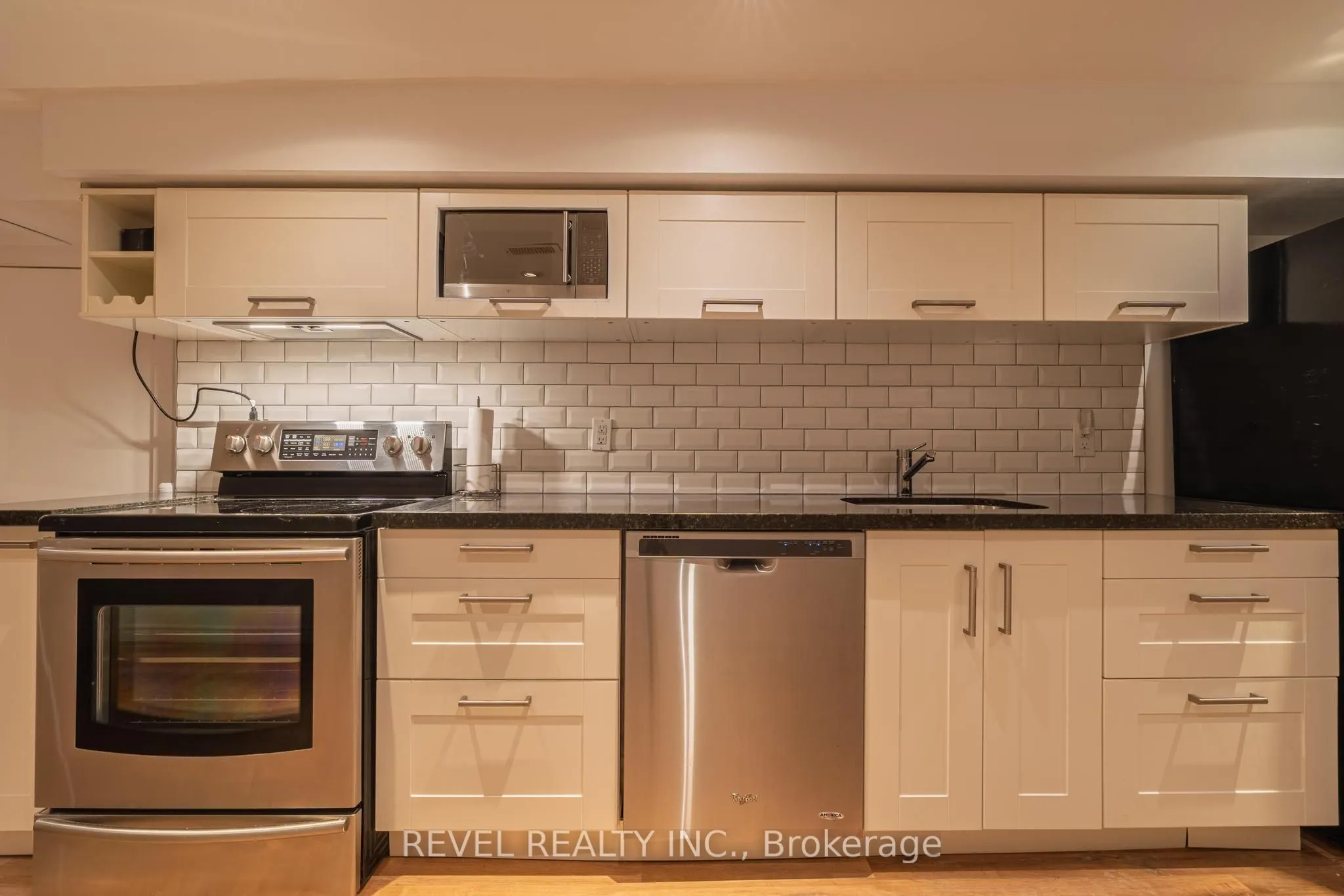 87 Earlscourt Ave Avenue S