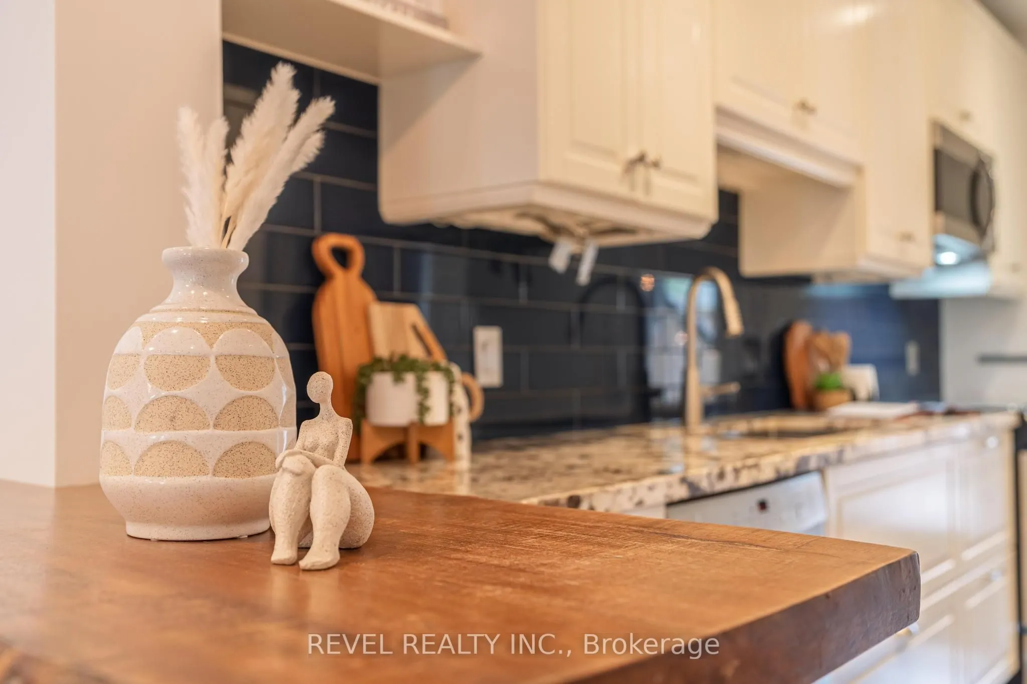 87 Earlscourt Ave Avenue S