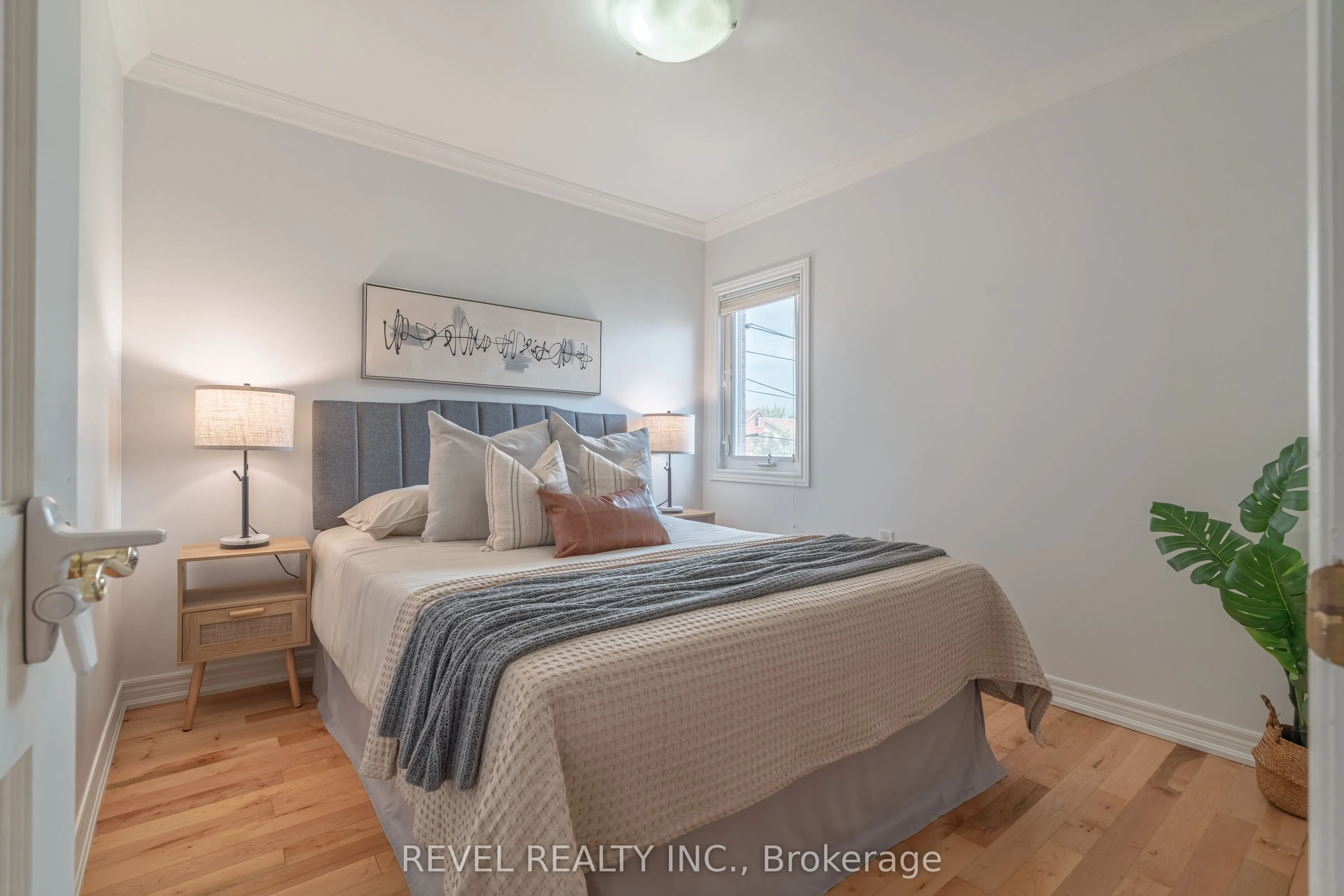 87 Earlscourt Ave Avenue S