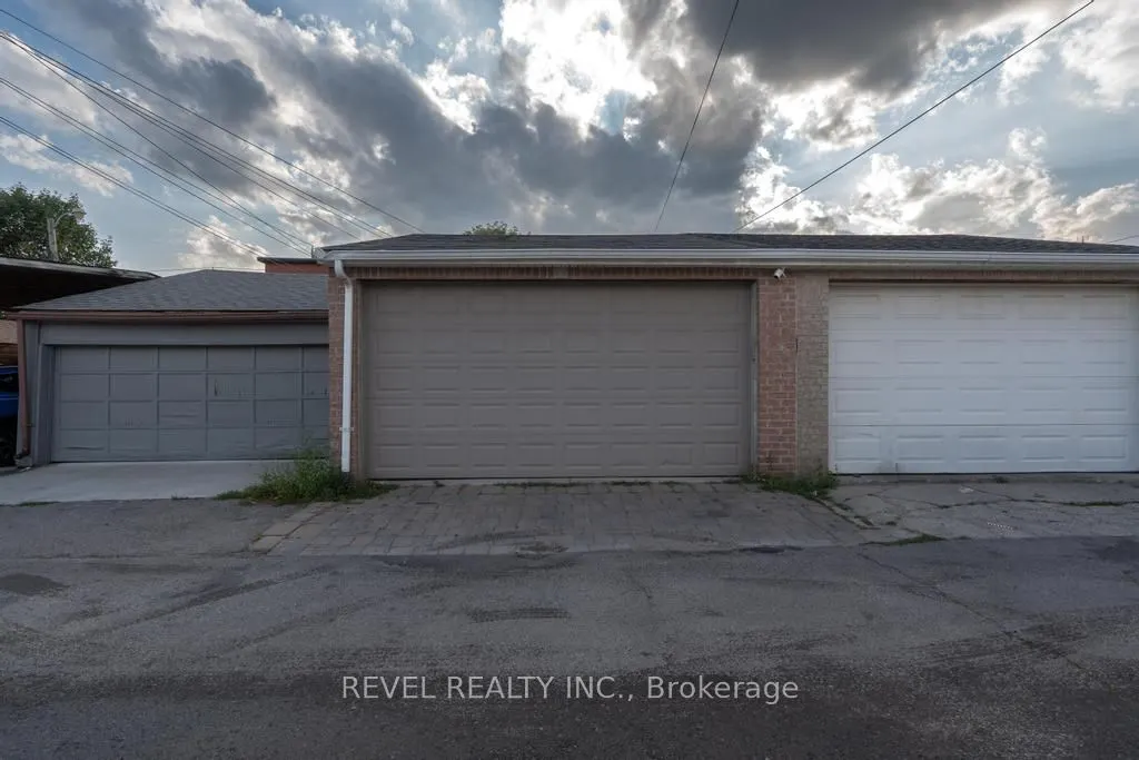 87 Earlscourt Ave Avenue S
